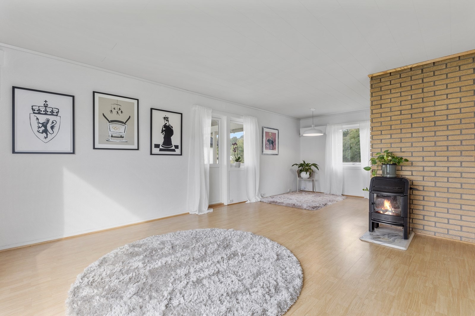 Stuen er romslig av størrelse. Galleribilde