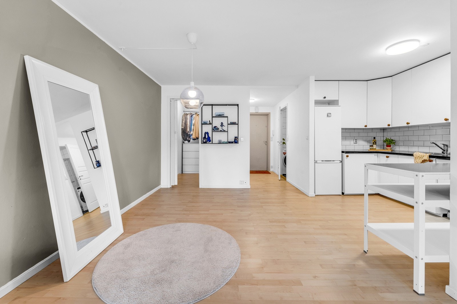 Fin plass for å ha et spisebord. Galleribilde