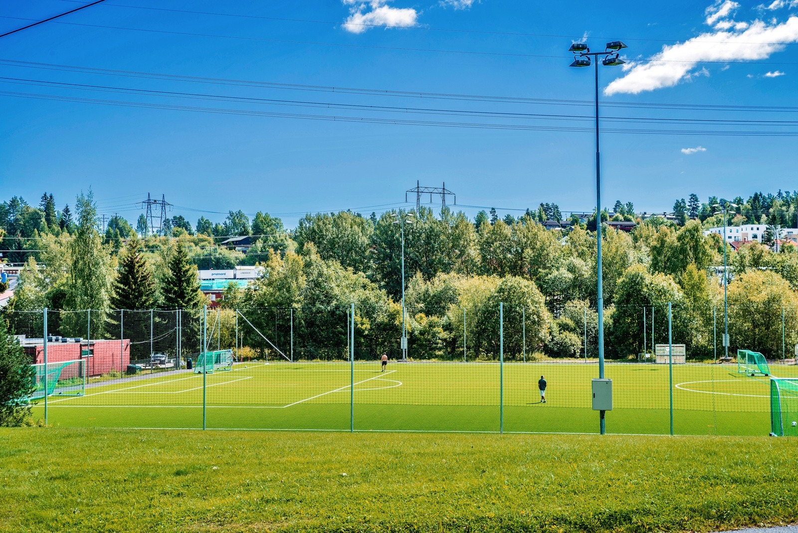 Flere idrettsbaner med gangavstand fra boligen. Galleribilde
