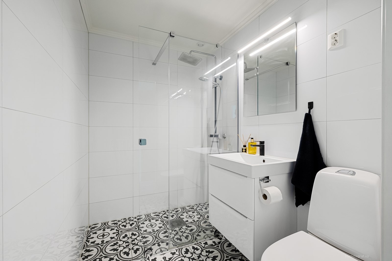 Lyst og delikat nyere bad Galleribilde