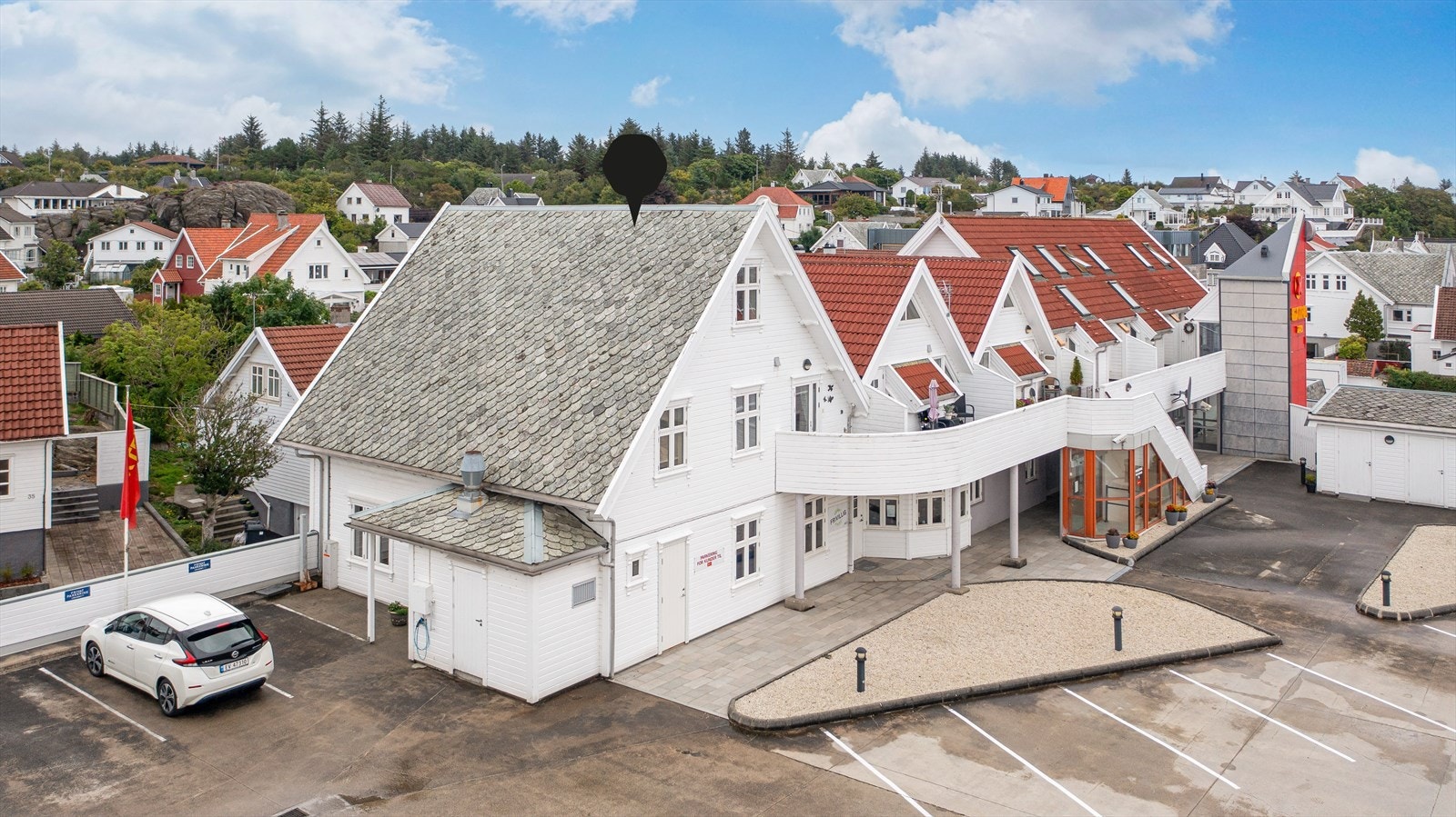 Postvegen 34 F er en innholdsrik leilighet innredet over 3 plan Galleribilde