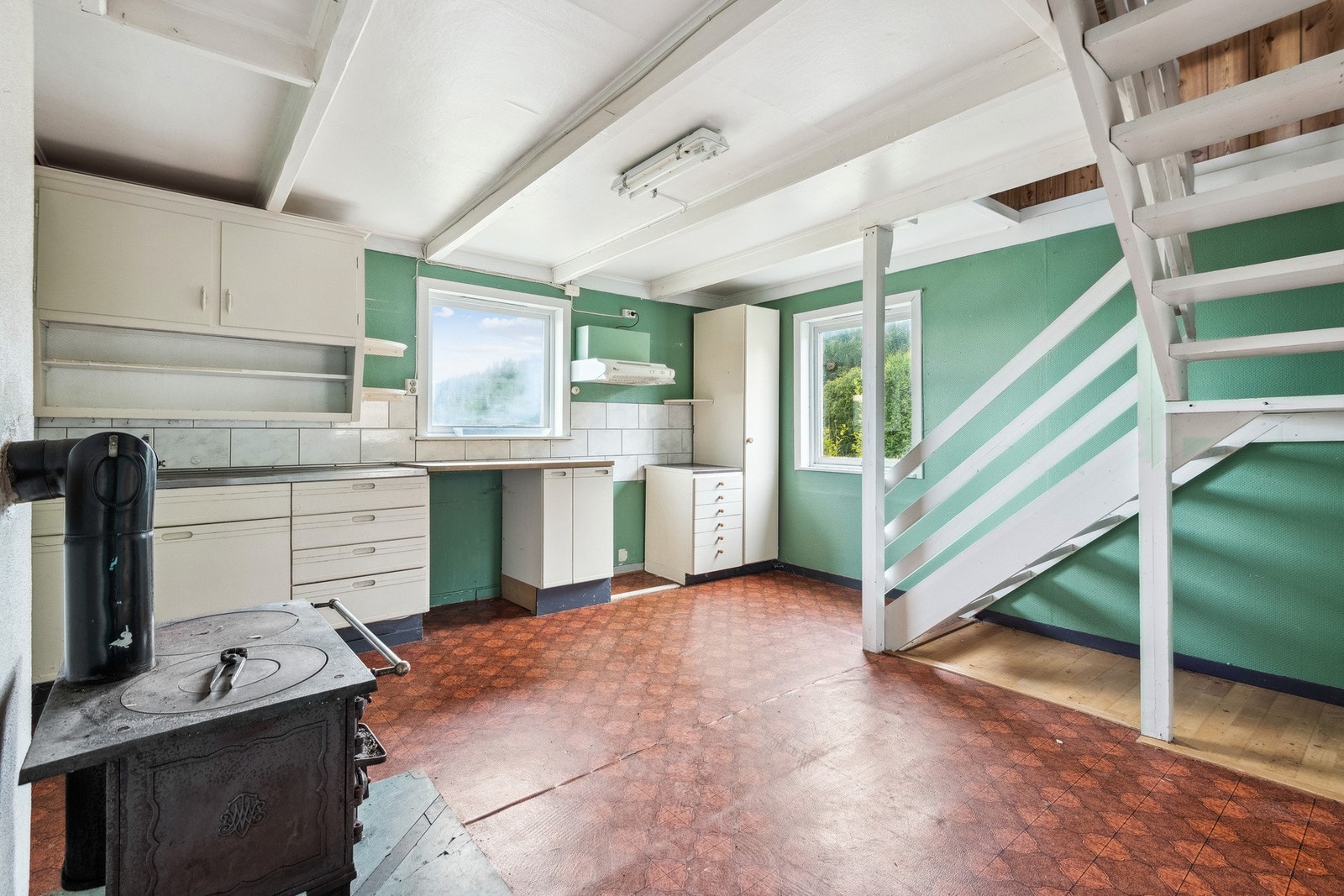 Romslig kjøkken. Galleribilde