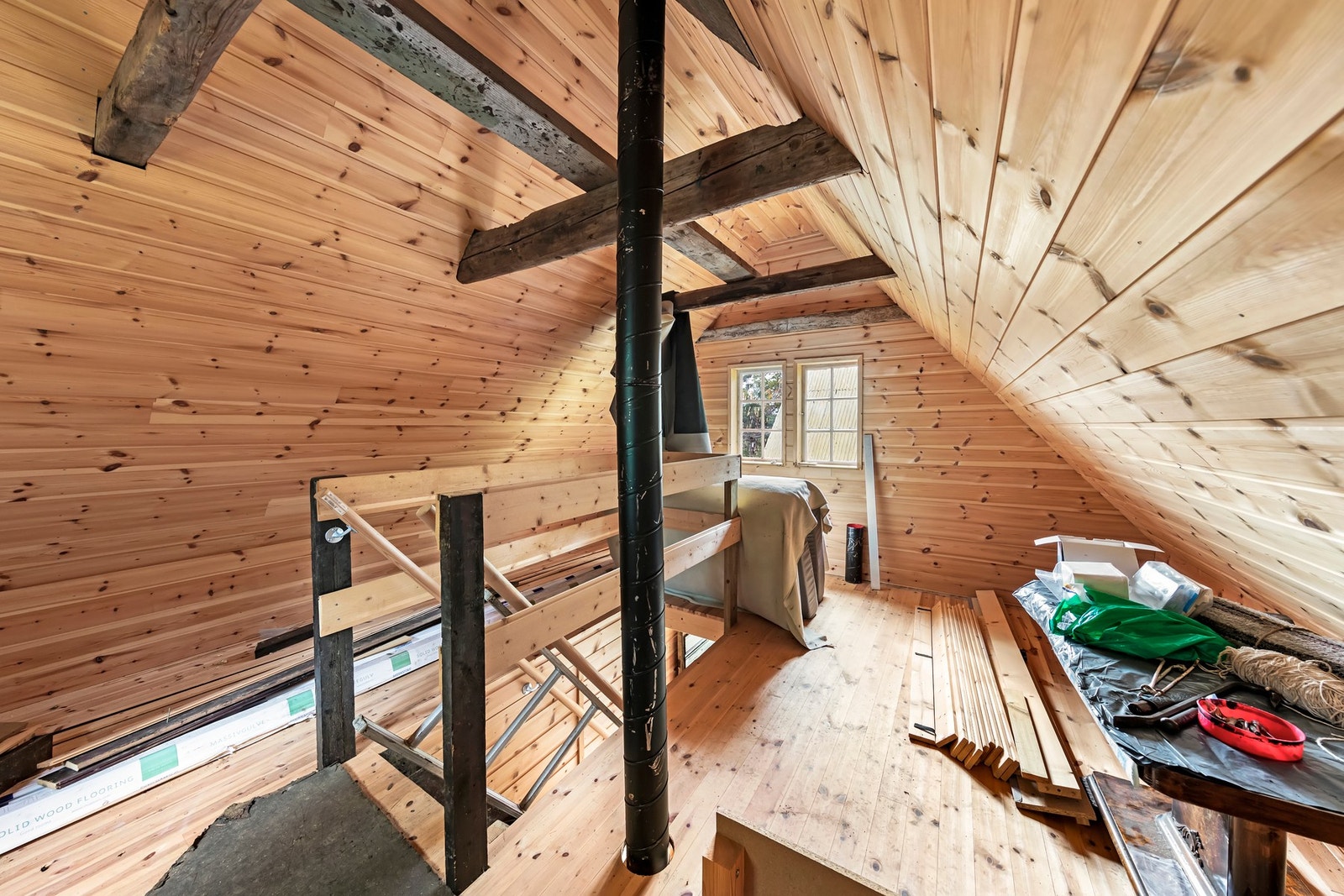 Loftsrom i uthus Galleribilde
