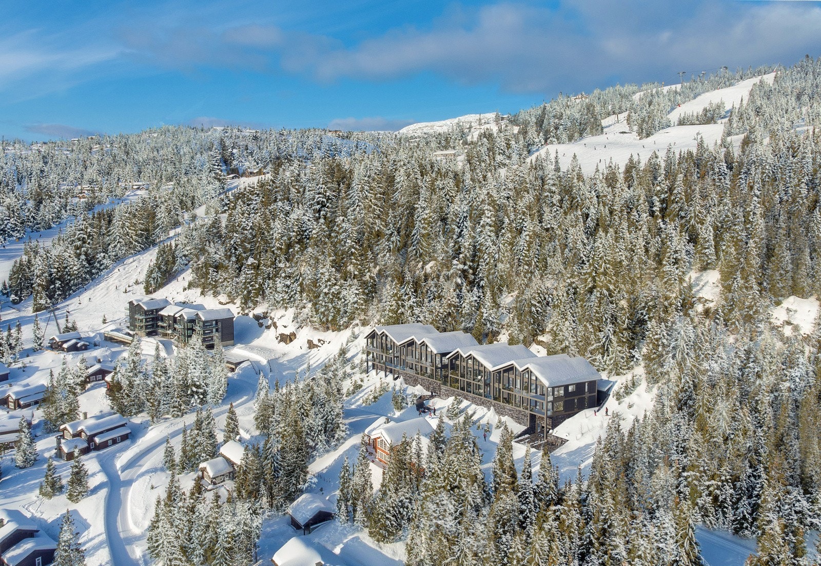 Velkommen til Kvitfjell Alpin Lodge. Prosjektet blir liggende i solhellinga på vestsiden av Kvitfjell med perfekt utgangspunkt for herlige skiopplevelser! Galleribilde