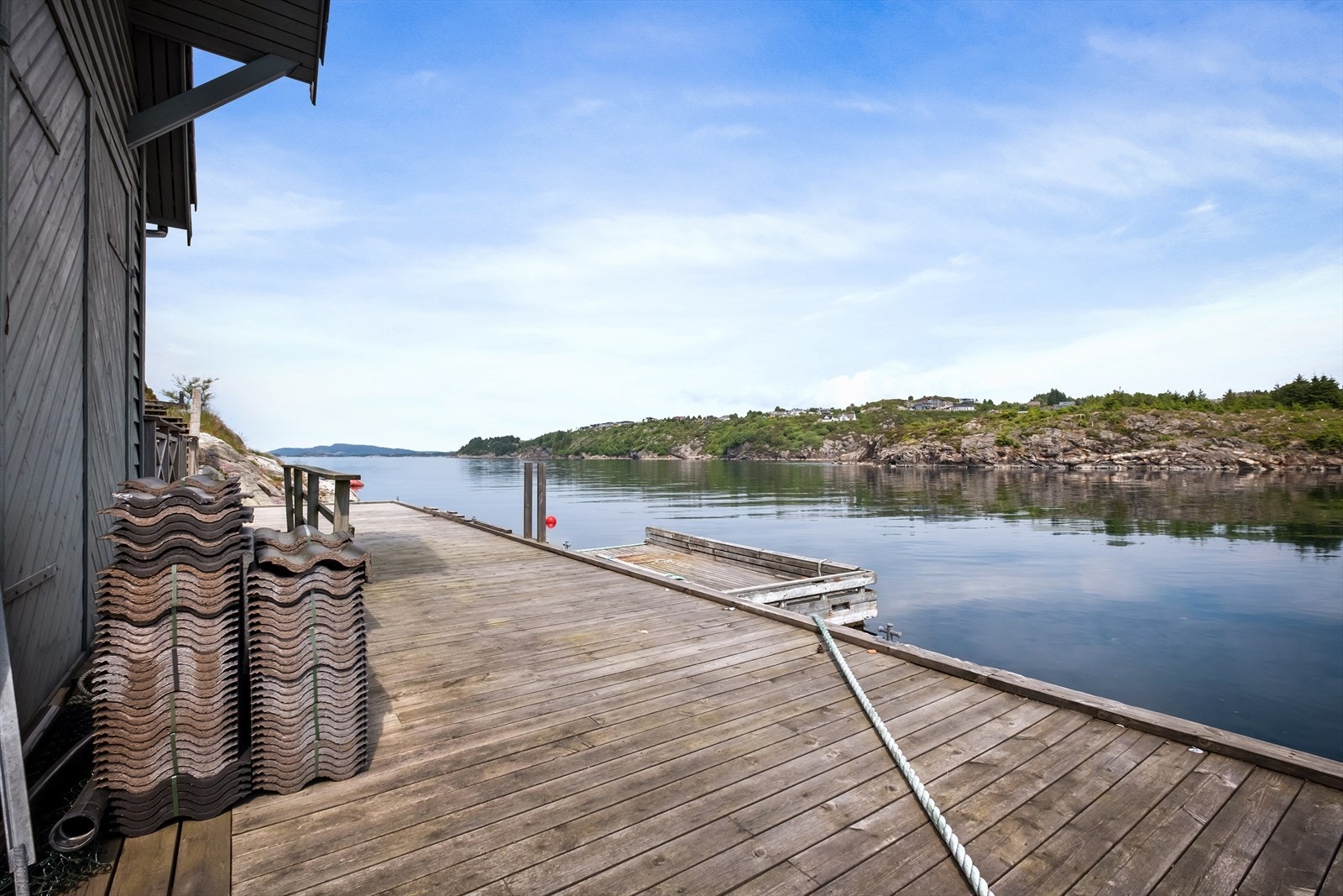 Felles brygge med naboeiendommen. Galleribilde