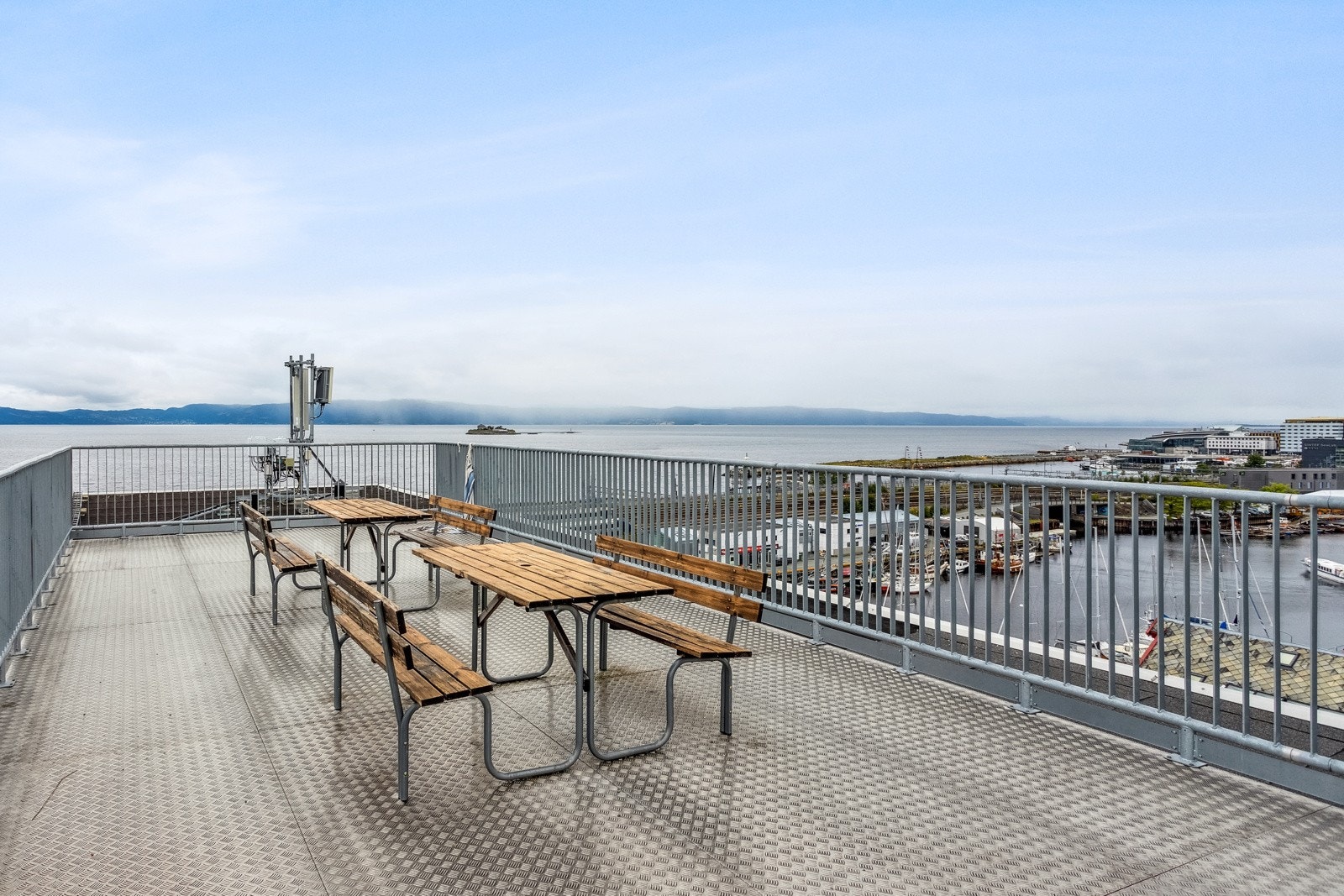 Fra leiligheten er det kort avstand til både Byhaven og Trondheim Torg. Her har du alt man trenger i umiddelbar nærhet. Galleribilde