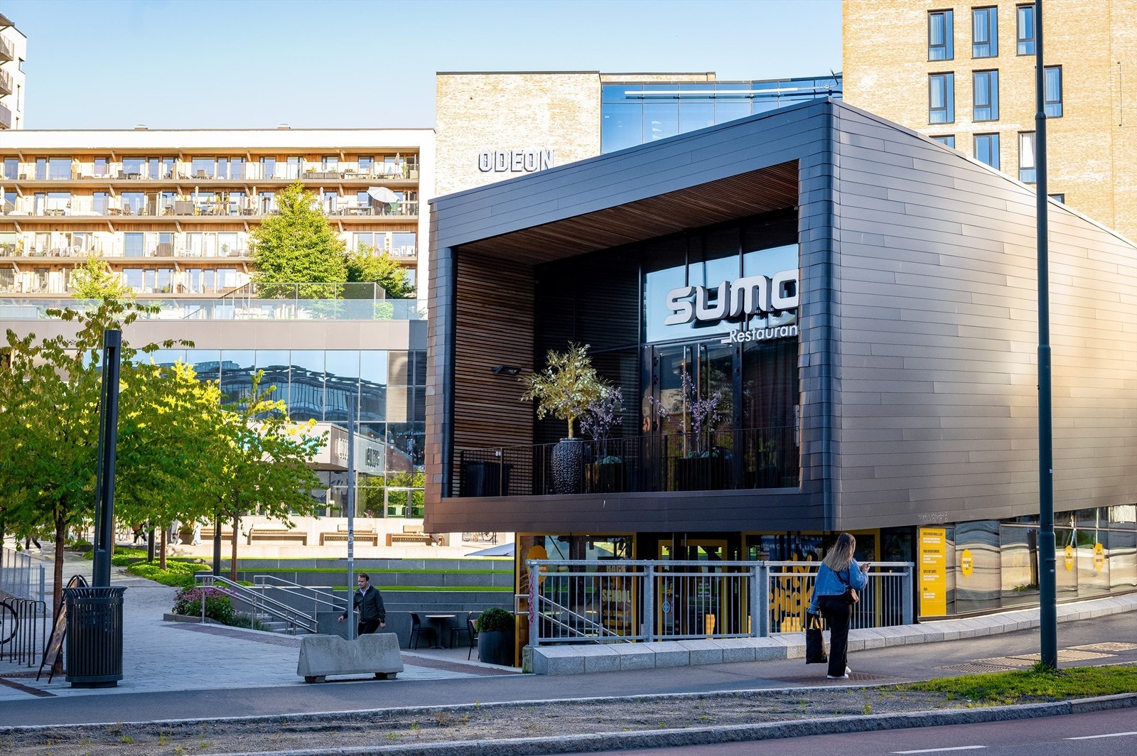 Leiligheten har en skjermet, men sentral beliggenhet midt i nyutviklede Nydalen i bydel Sagene med gangavstand til alle fasiliteter. Galleribilde