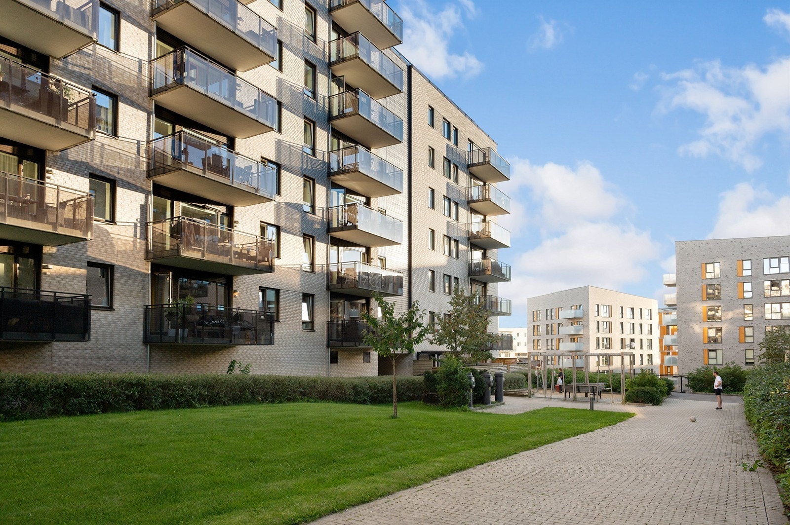 Fasade. Leiligheten har god intern beliggenhet og ligger skjermet for trafikk, med enkel adkomst til det meste av byens fasiliteter. Galleribilde