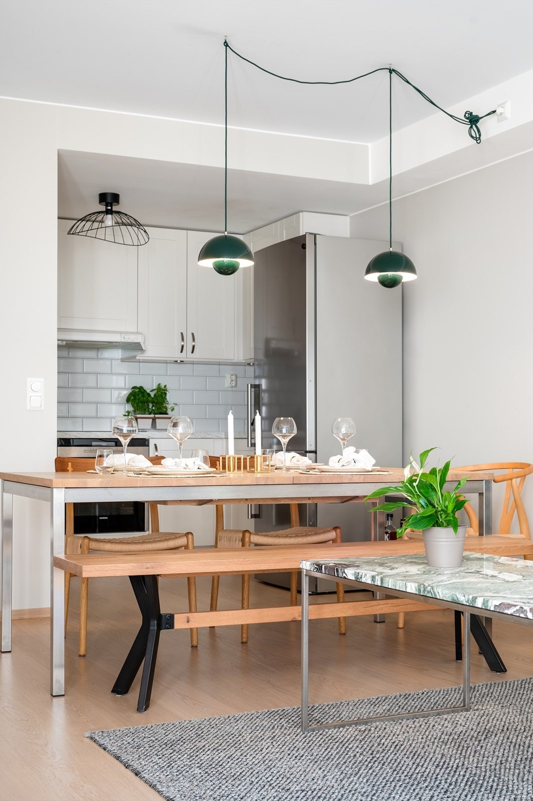 Det er god plass til stort spisebord i tilknytning til kjøkkenet. Galleribilde