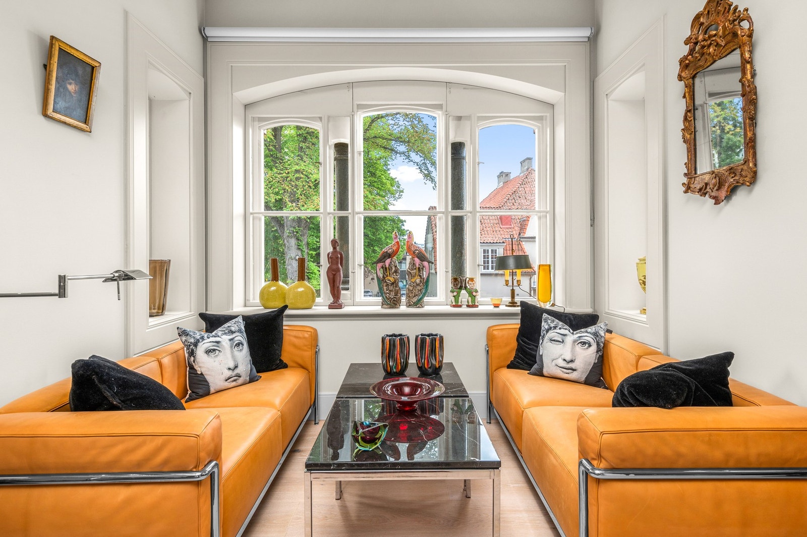 Denne hyggelige salongen er er en naturlig del av stuen i andre etasje. Galleribilde