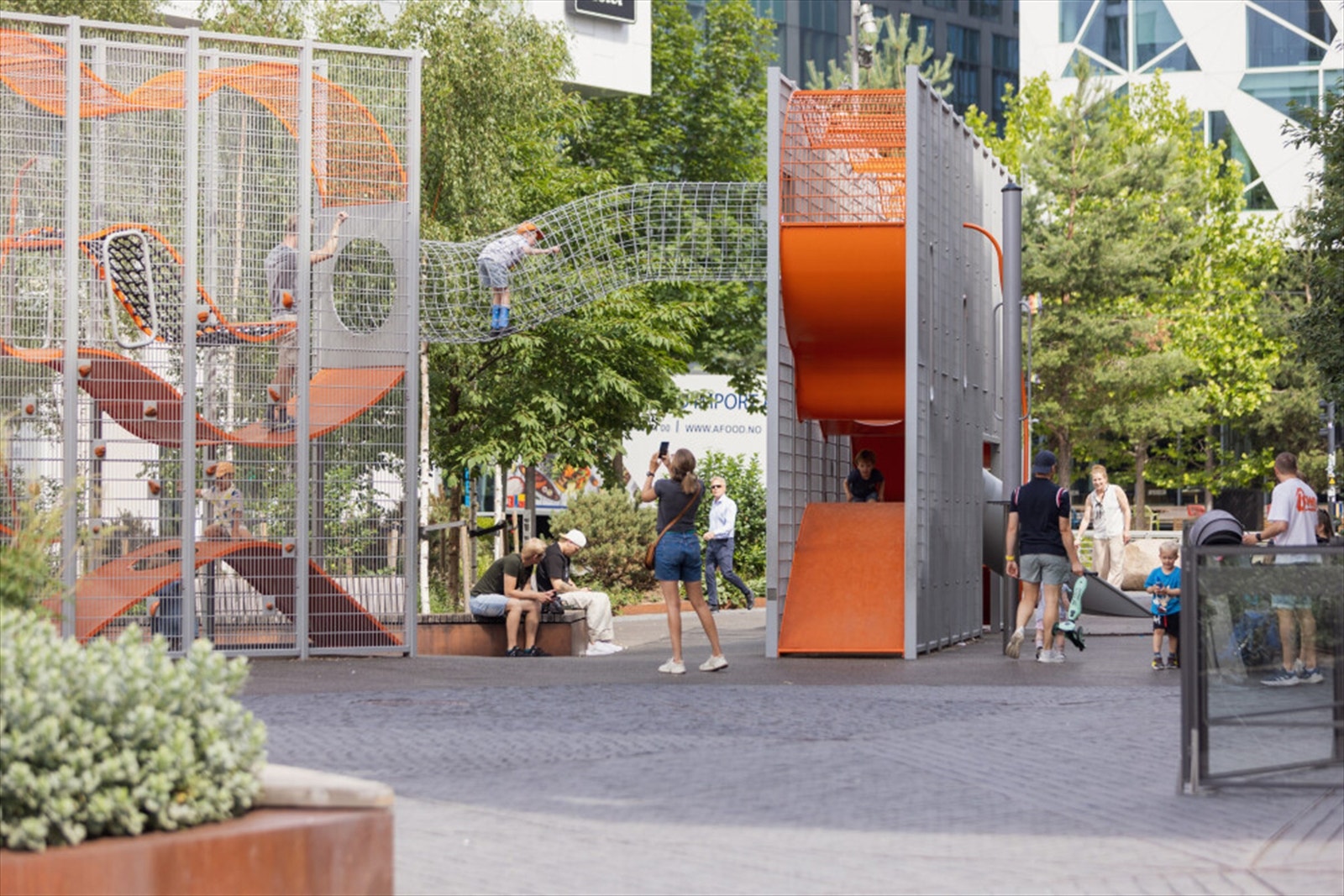 Lekestativet på stasjonsallmenningen Galleribilde