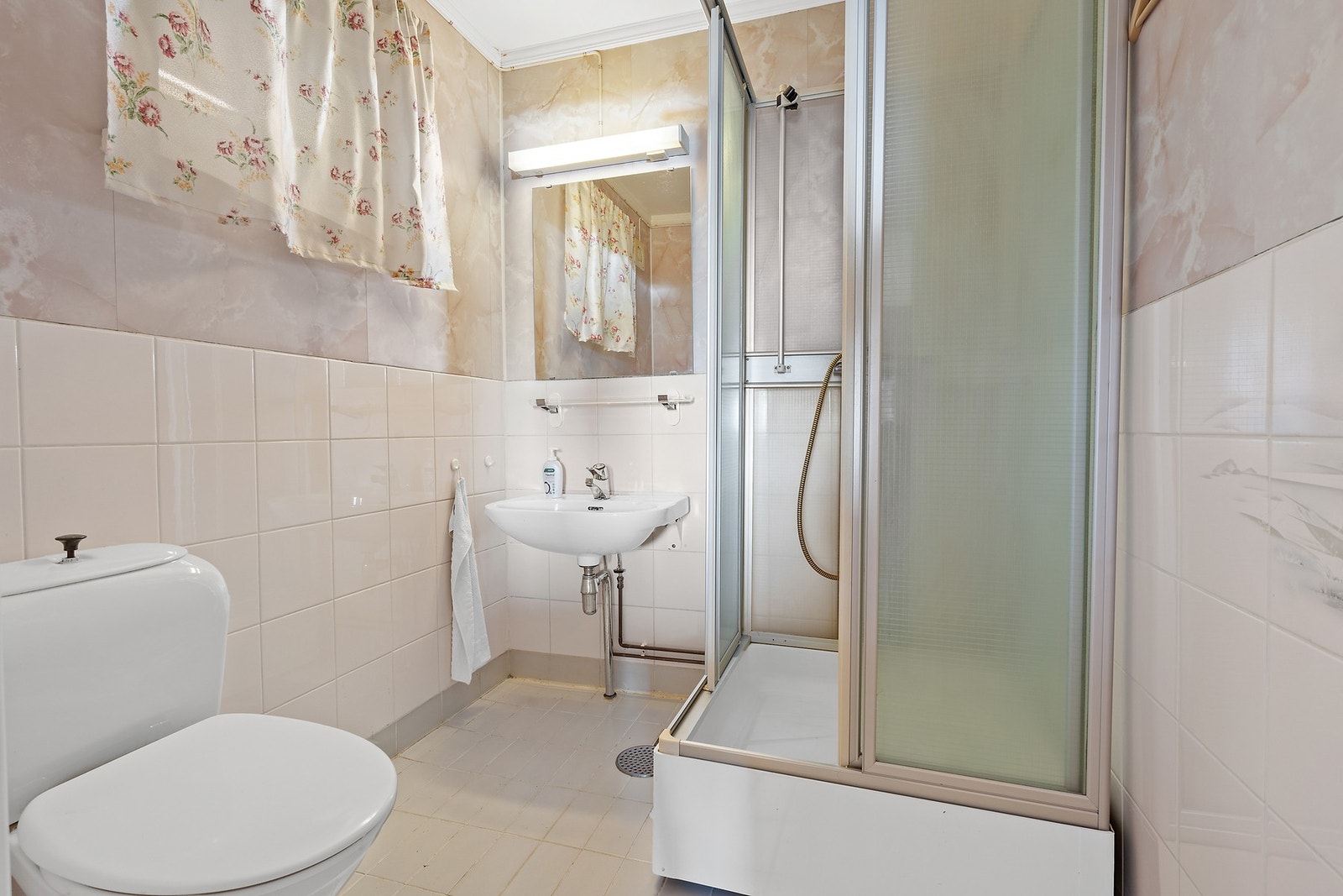 Sokkel - Baderom Galleribilde