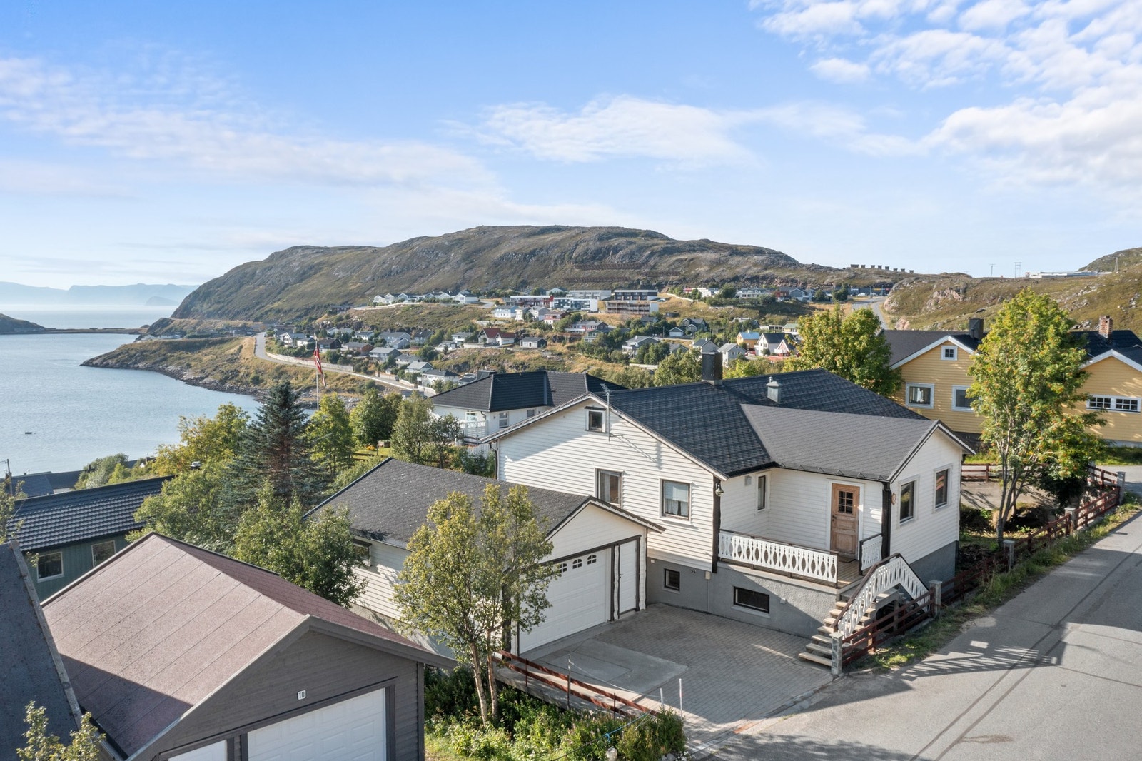 Fasade og gårdsplass Galleribilde