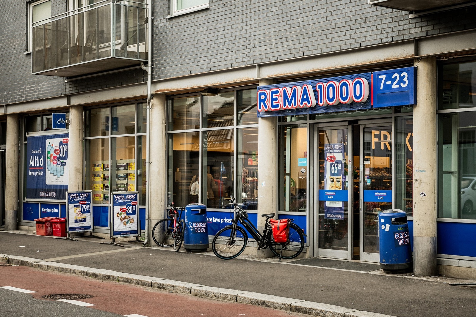 Nærhet til forretninger, servicetilbud, caféer og mye mer! Galleribilde