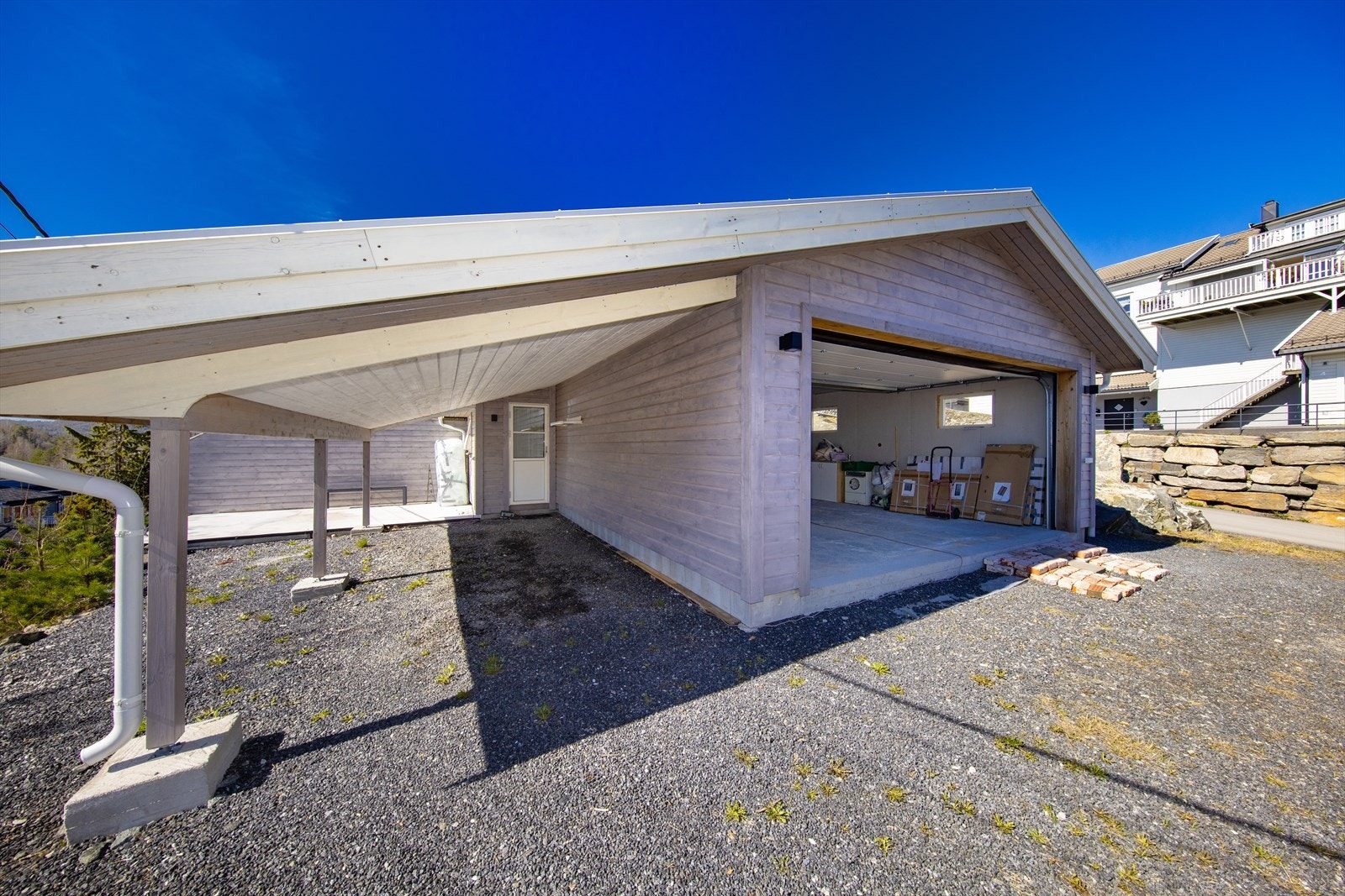 Dobbel garasje og carport fra 2019. Galleribilde