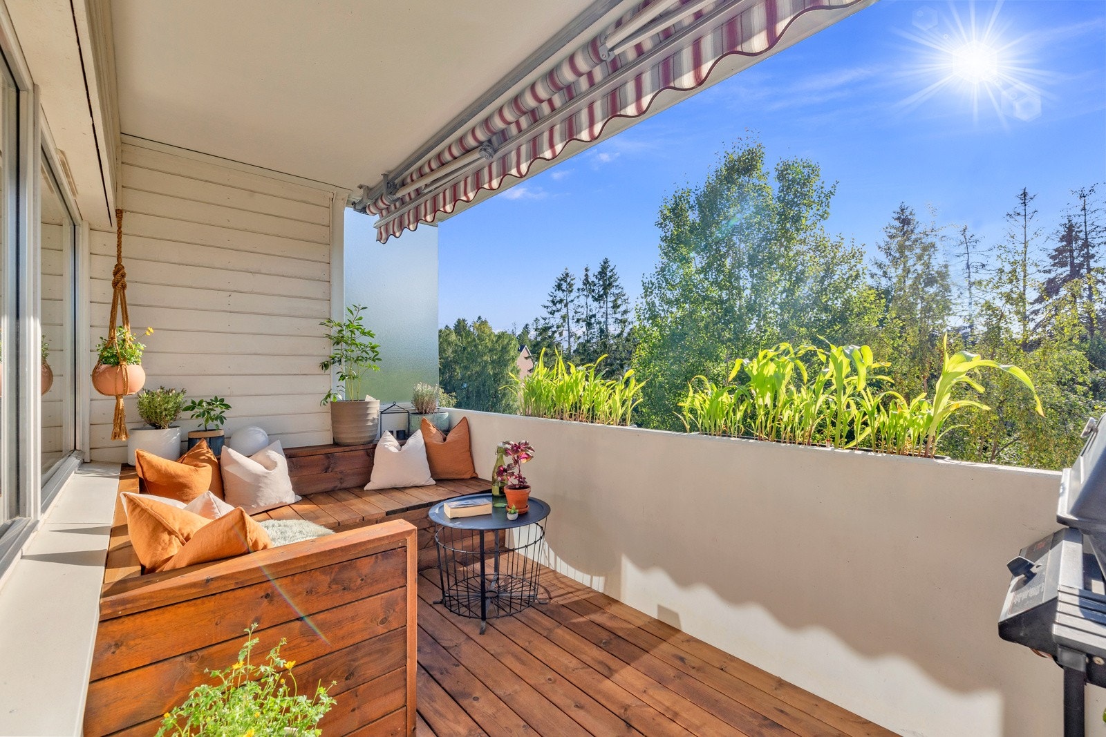 Leiligheten har en vestvendt balkong som er usjenert, og byr på gode solforhold Galleribilde