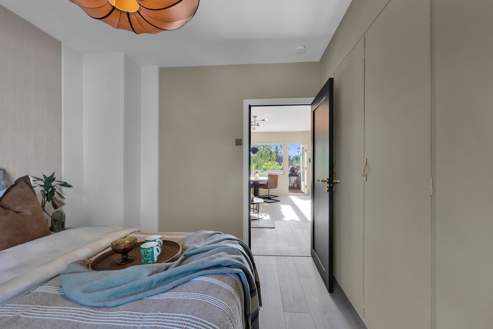 Soverommene ligger på østsiden, så her er det svalt og deilig på kveldstid. Galleribilde