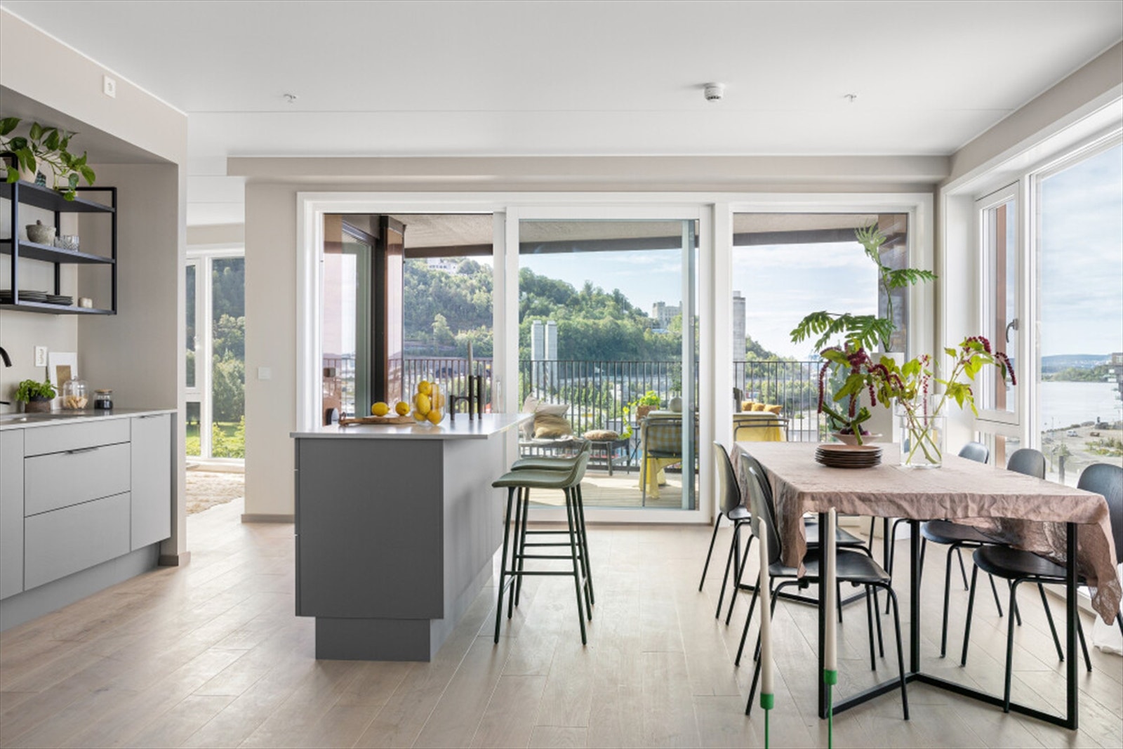 Velkommen til leilighet 9-H0601 i Clemenskvartalet - Helt ny, stor 3-roms i 6.etasje med stor solrik balkong! Galleribilde