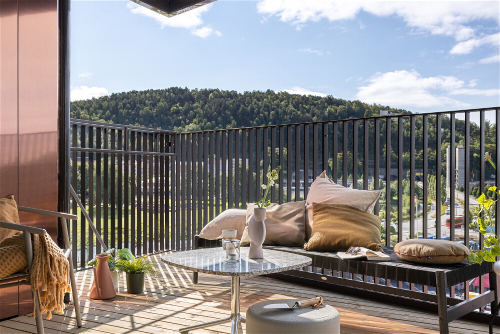 Utsikt fra balkong mot middelalderparken Galleribilde