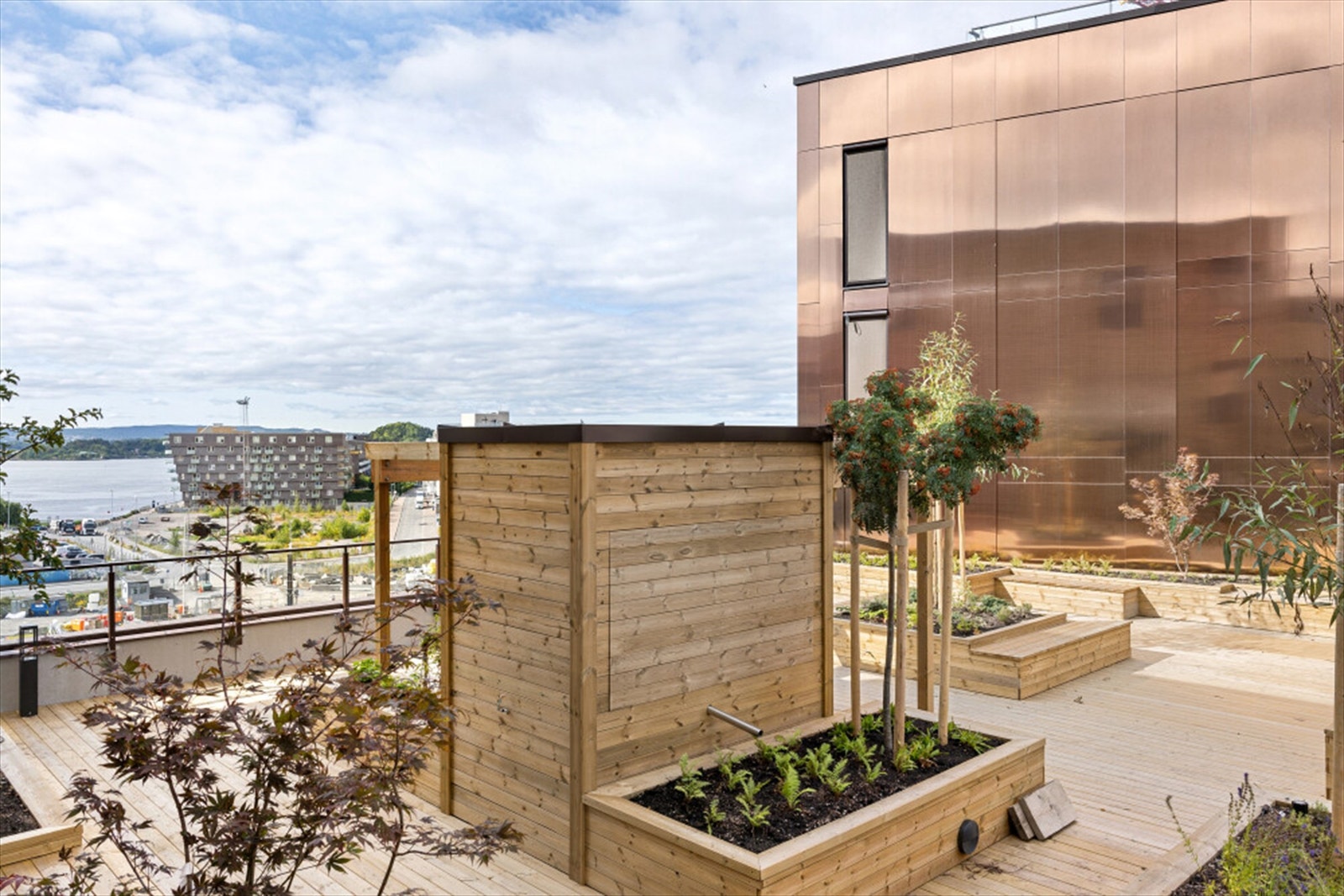 I tillegg til Kajakk får beboerene tilgang til felles takterrasse med fantastisk utsikt! Galleribilde