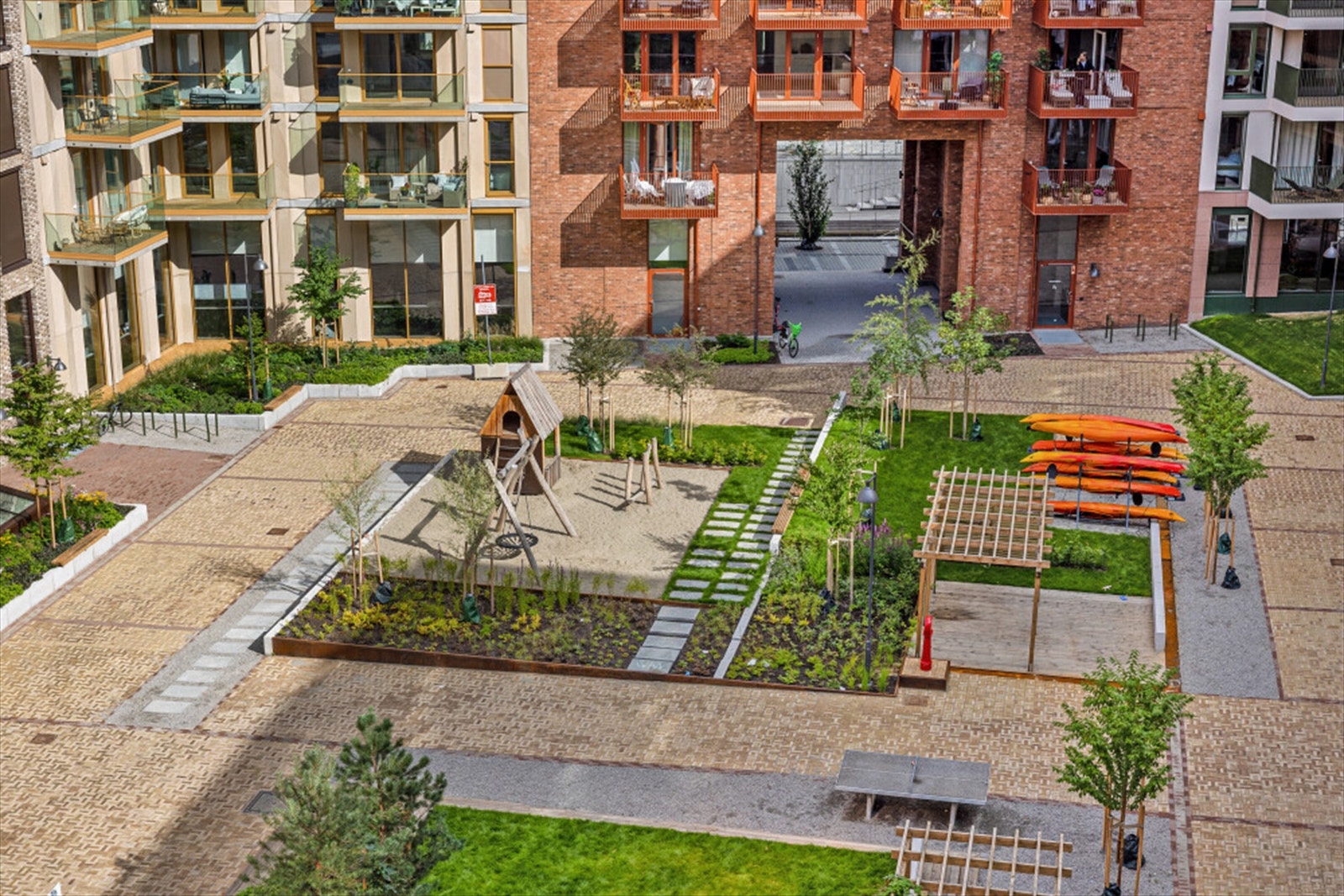 Fantastisk byhage midt i Clemenskvartalet - tilgang til kajakk via sameiet Galleribilde