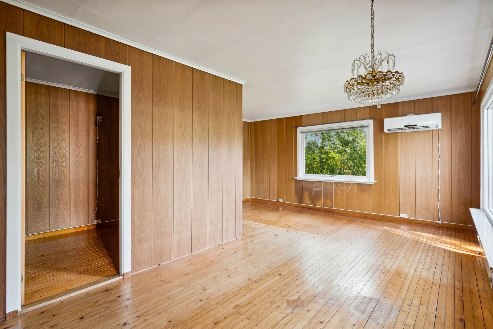 Fra den ene stuen er det adkomst til innredet rom Galleribilde