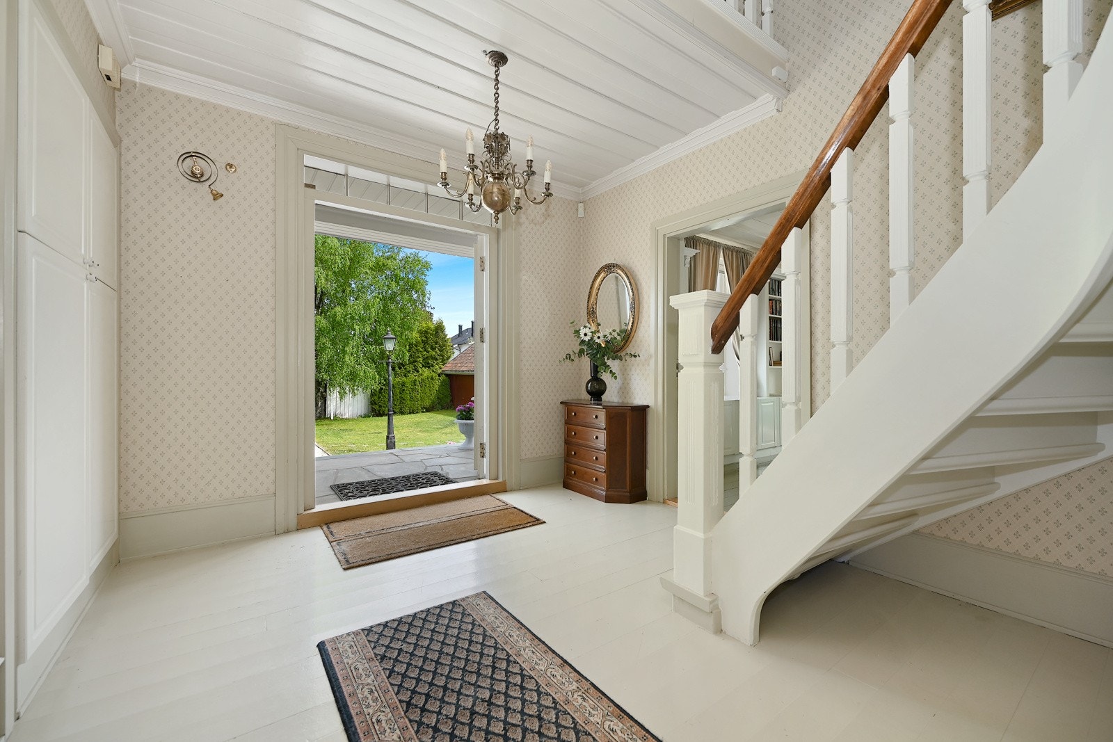 Her er det godt å komme hjem, og hyggelig å ønske gjester velkommen. Galleribilde