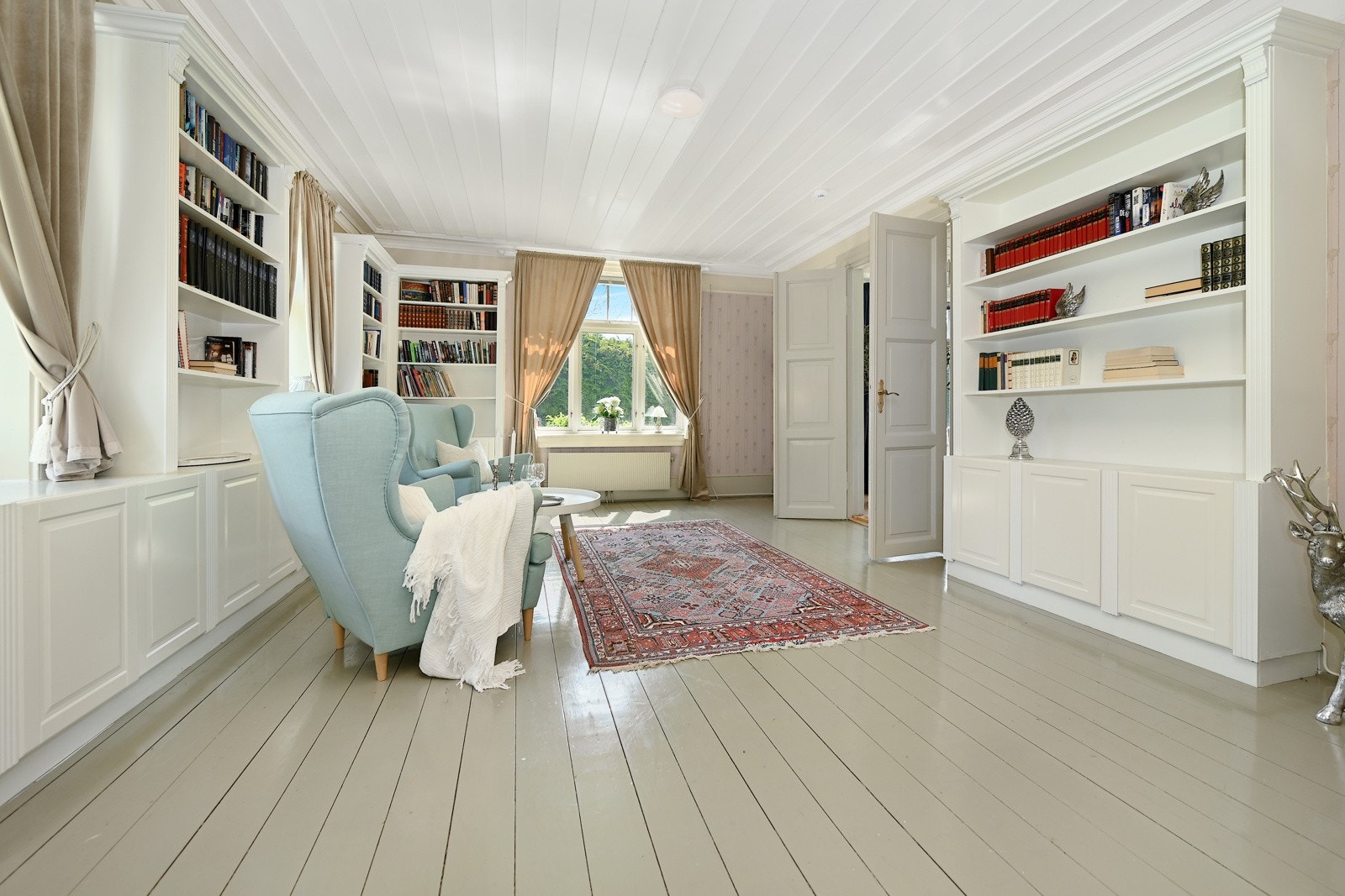 De tre stuene ligger etter hver andre som perler på en snor. Galleribilde