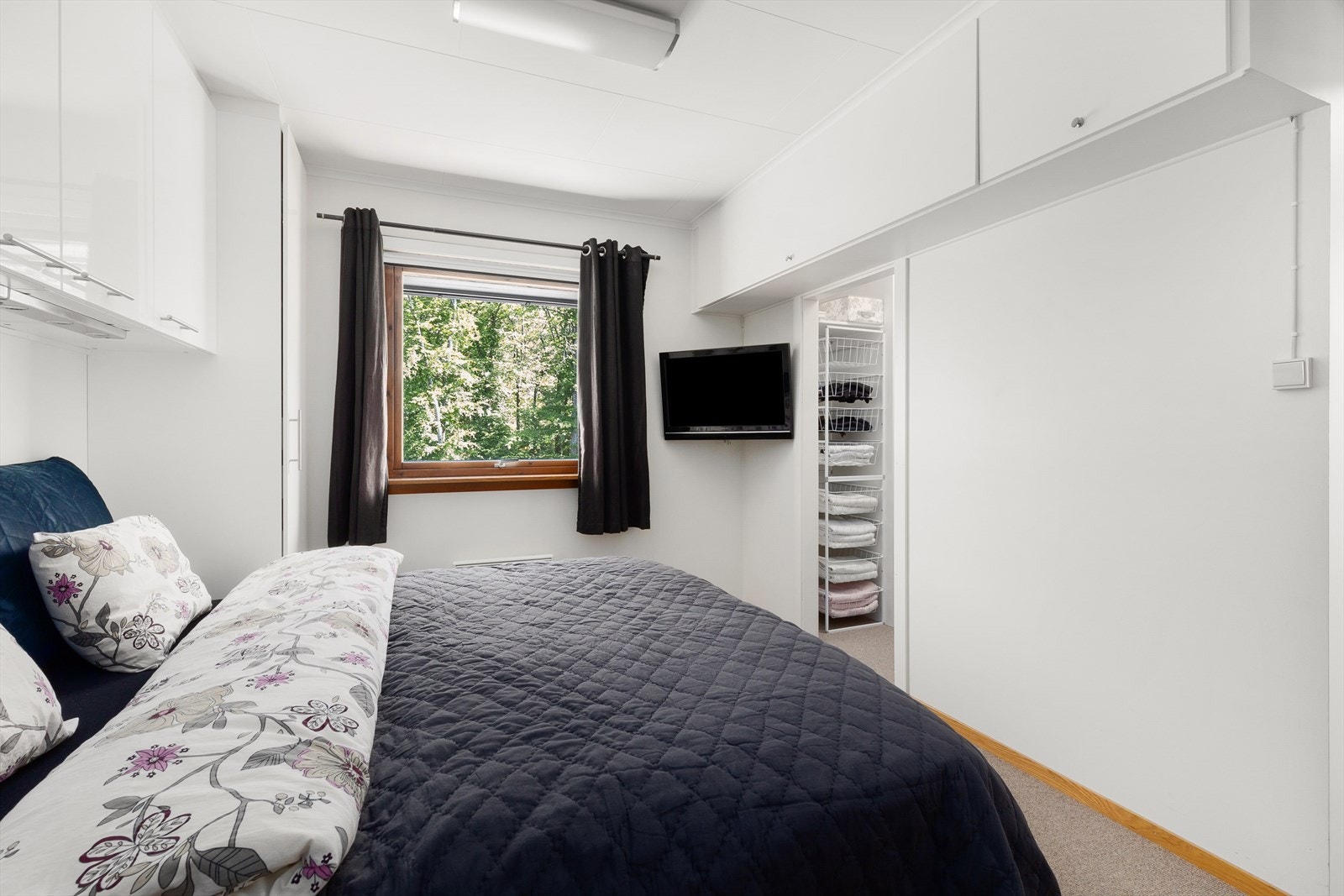 Inngang til walk in closet Galleribilde