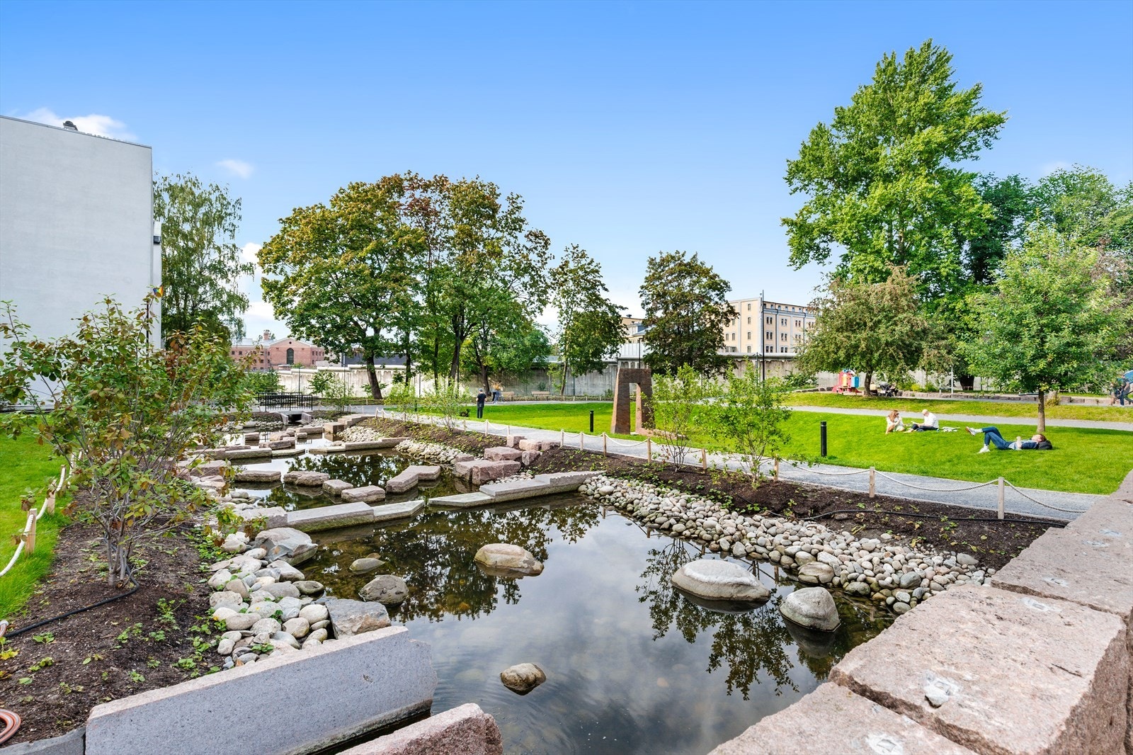 Nylig ferdigstilte Kampen park er rett ved leiligheten. Galleribilde