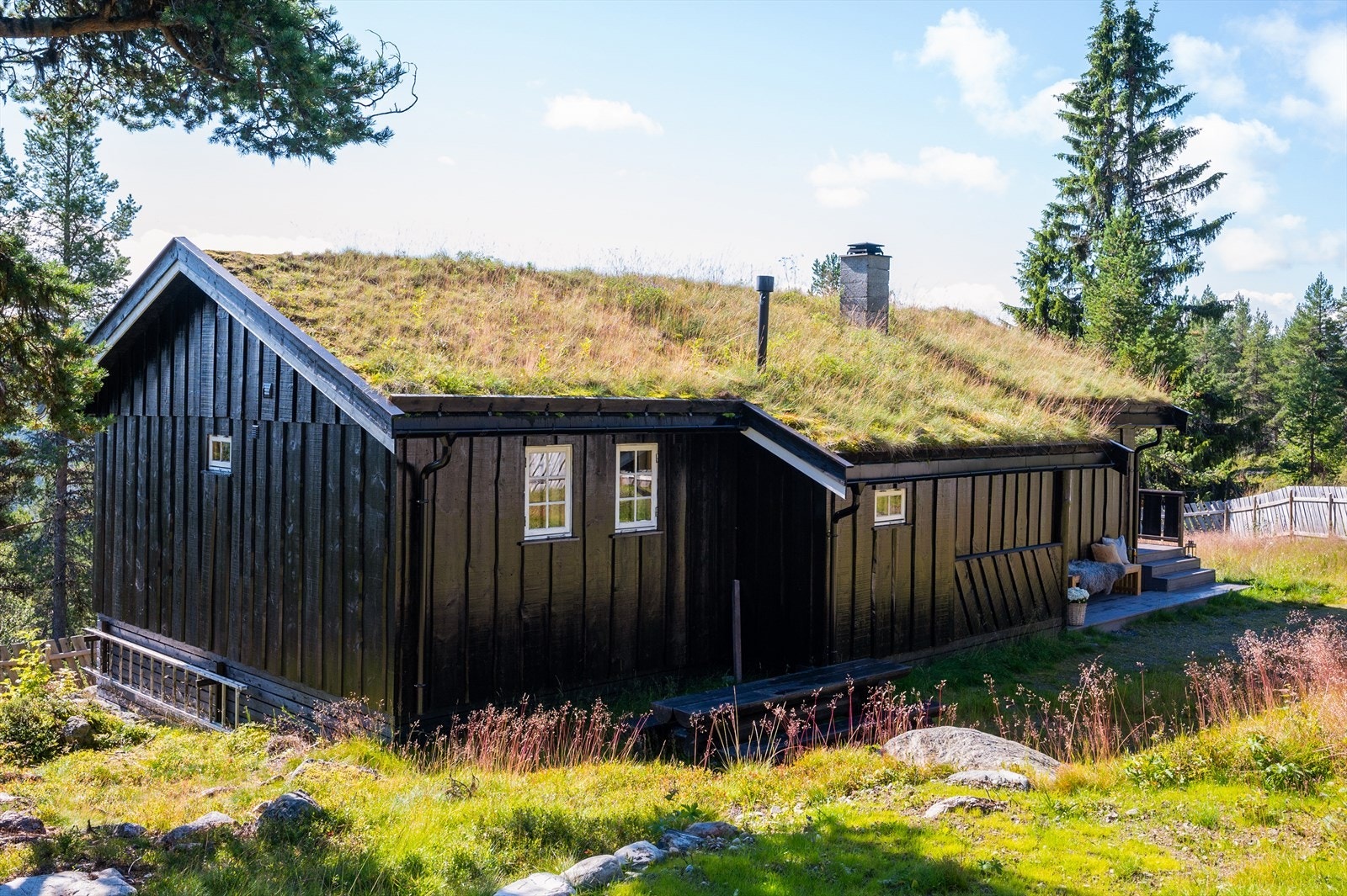 Romslig hytte som ble påbygget 2016. Galleribilde