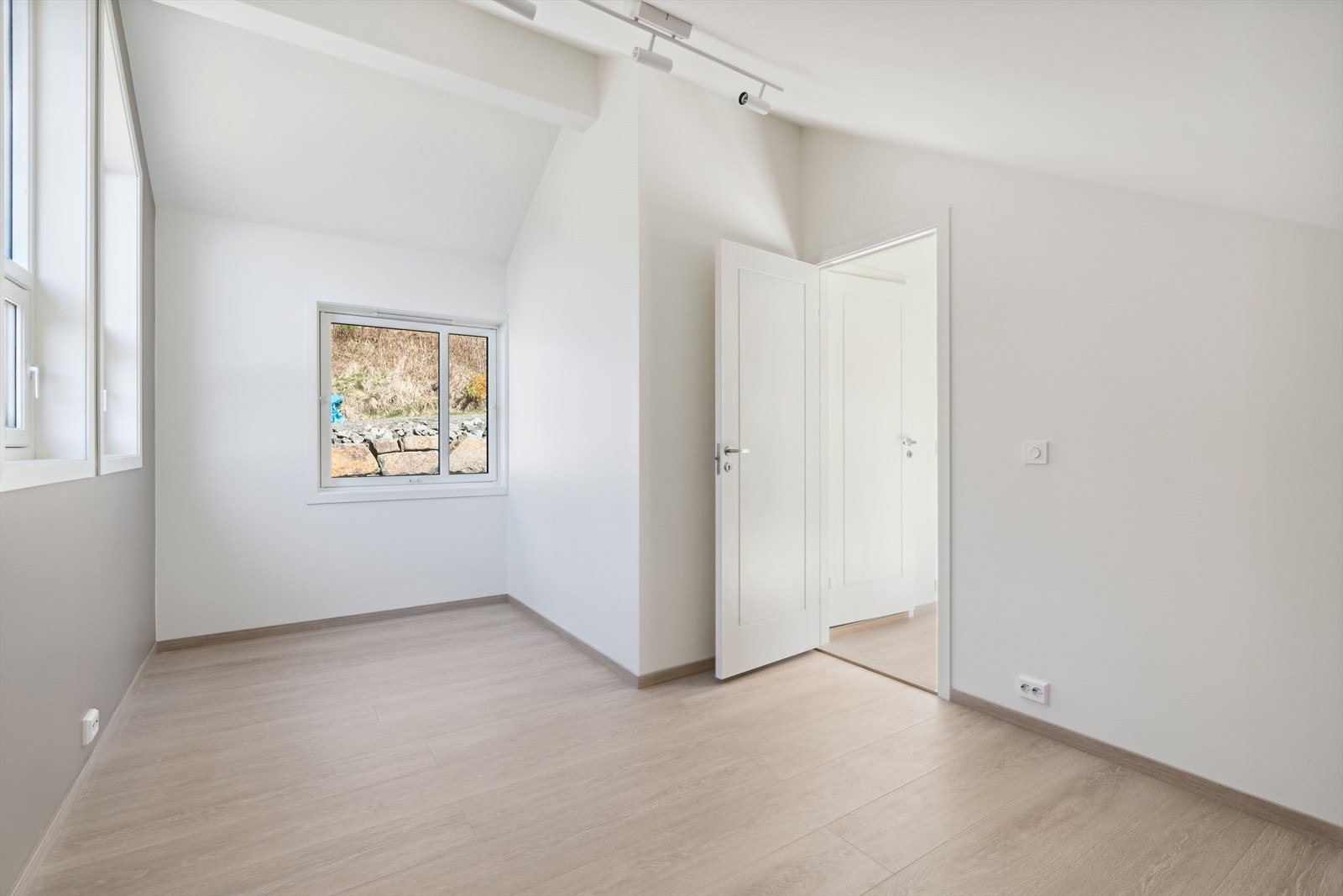 Hytten har totalt 4 soverom hvorav to er i loftetasjen, Galleribilde