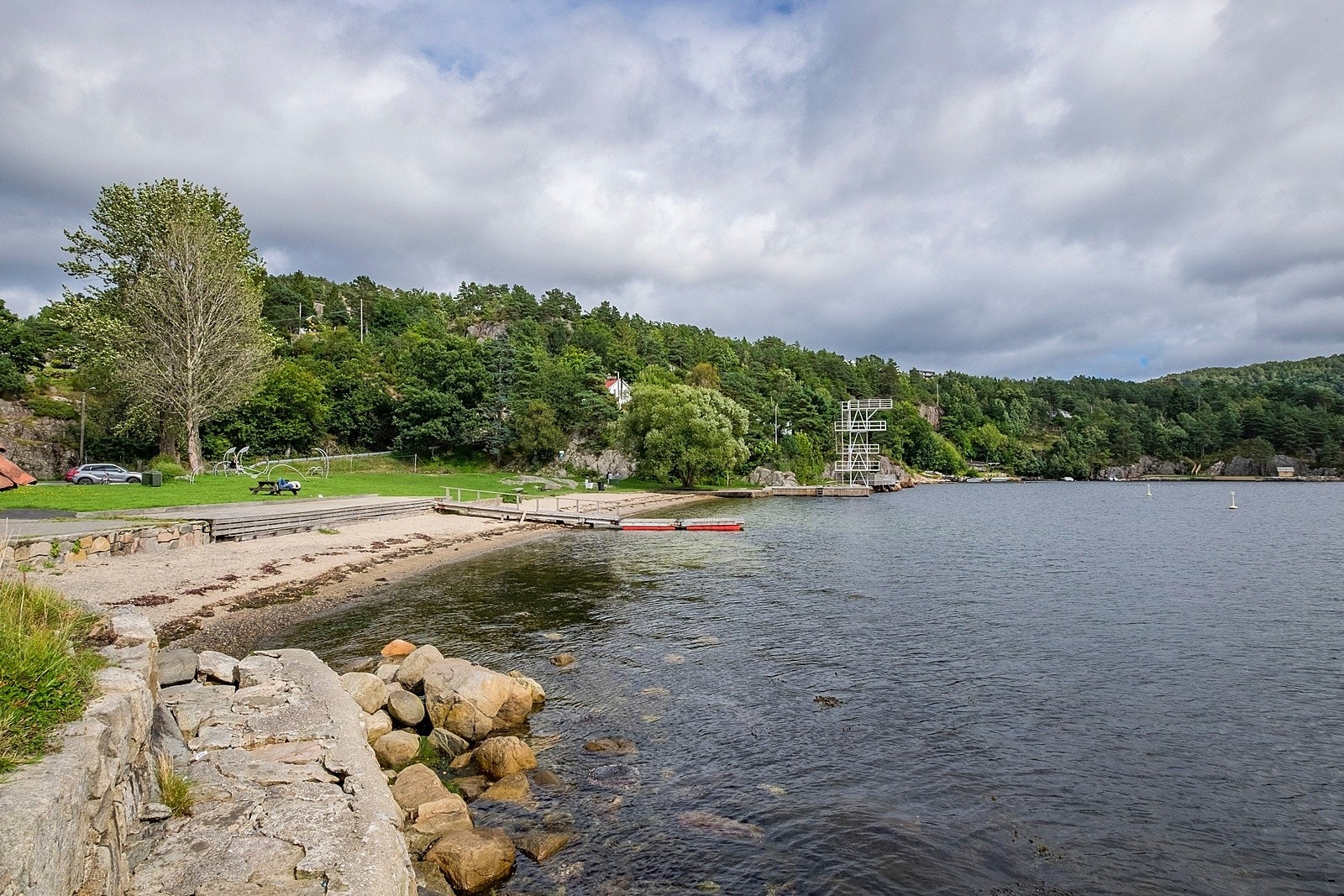 Flekkefjord byr på mange natur, bade og fiskeopplevelser. Det meste innen kort avstand fra hytten. Galleribilde
