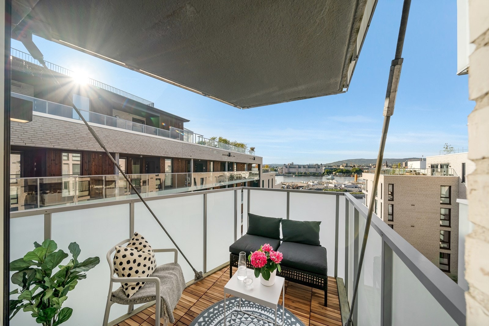 Sol fra ettermiddag til solnedgang om sommeren Galleribilde