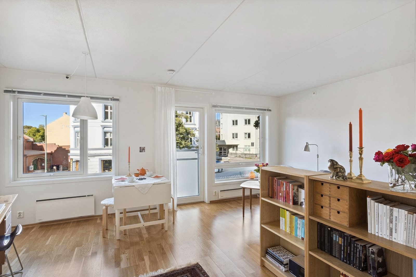 I stuen er det god plass til det man trenger og flere møbleringsmuligheter. Galleribilde