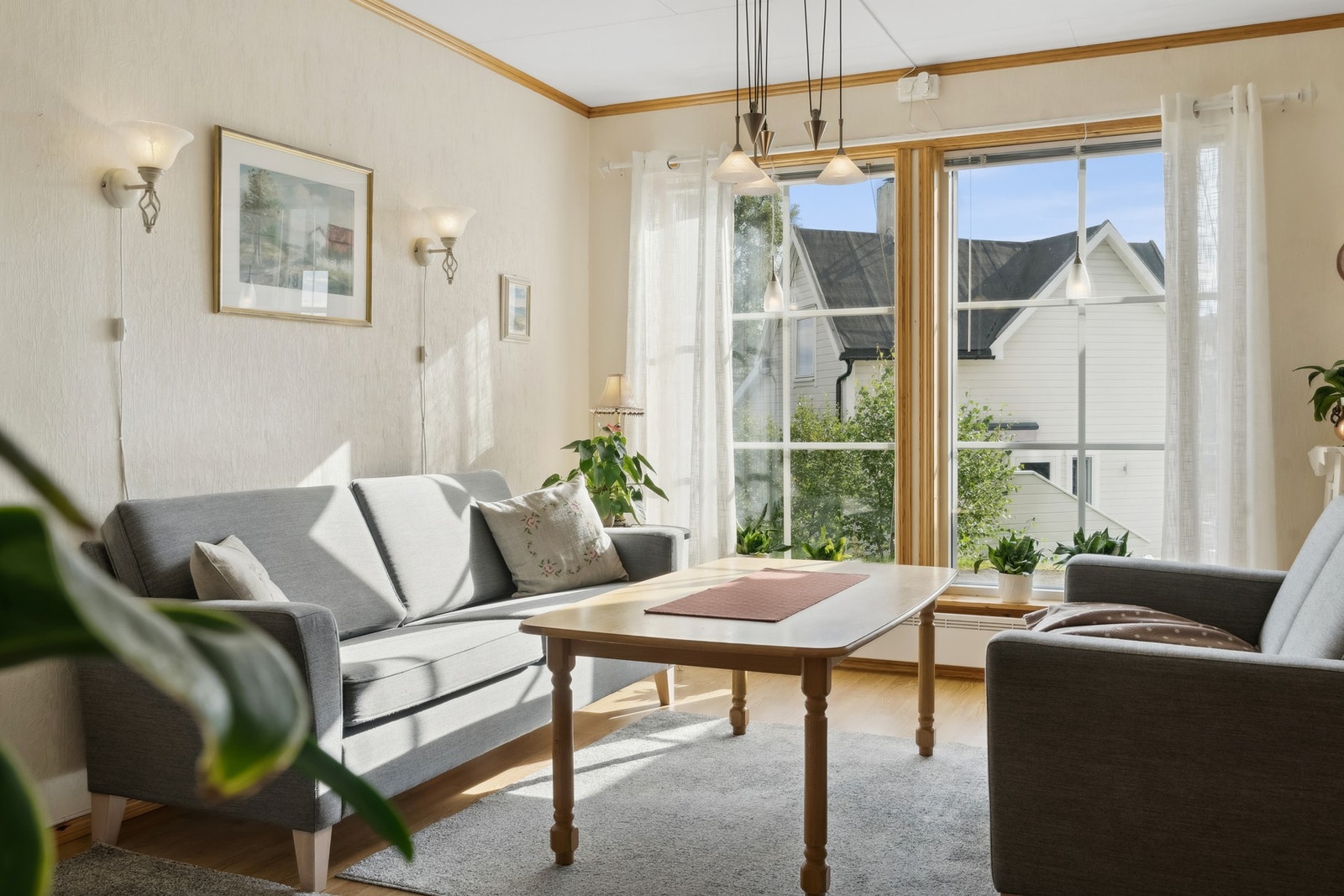 Laminat på gulv og vegger som med enkle grep kan males i ønsket farge. Galleribilde