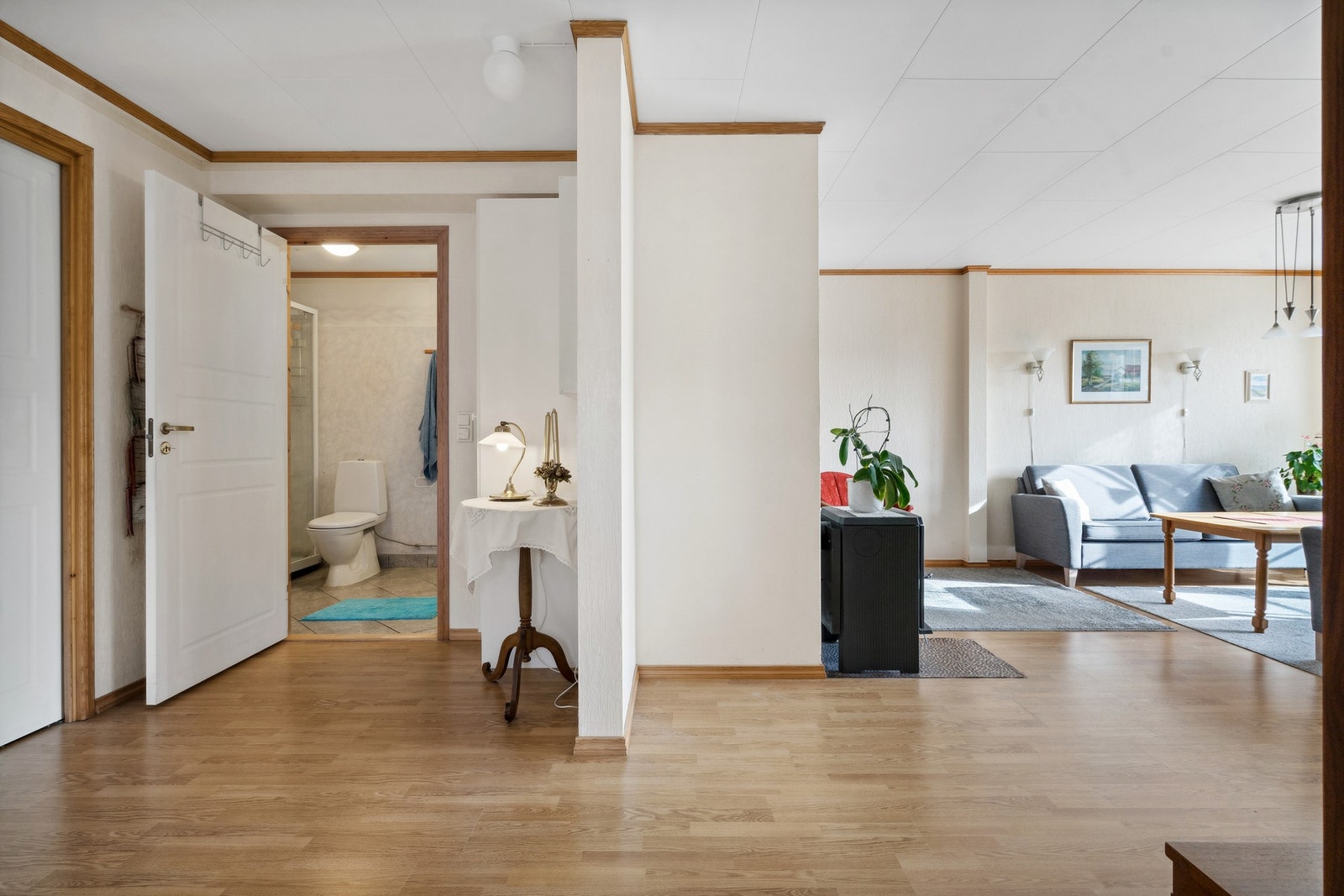 Enkel adkomst til romslig bad. Galleribilde