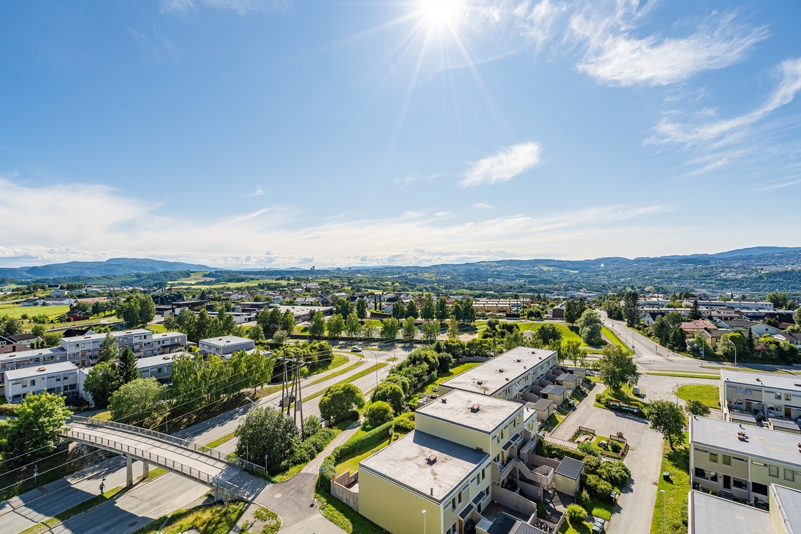 Utsikt til store deler av byen uten innsyn fra nysgjerrige forbipasserende. Galleribilde