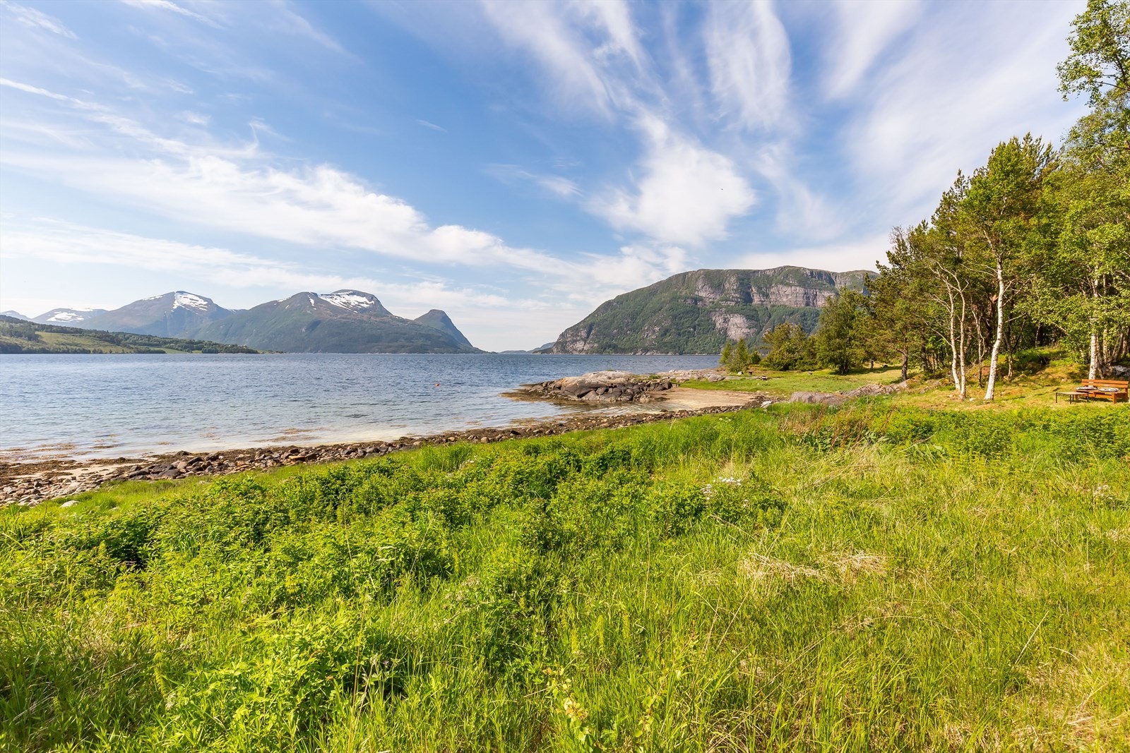 Tomtene har denne flotte badestranden innen et par minutters gange Galleribilde