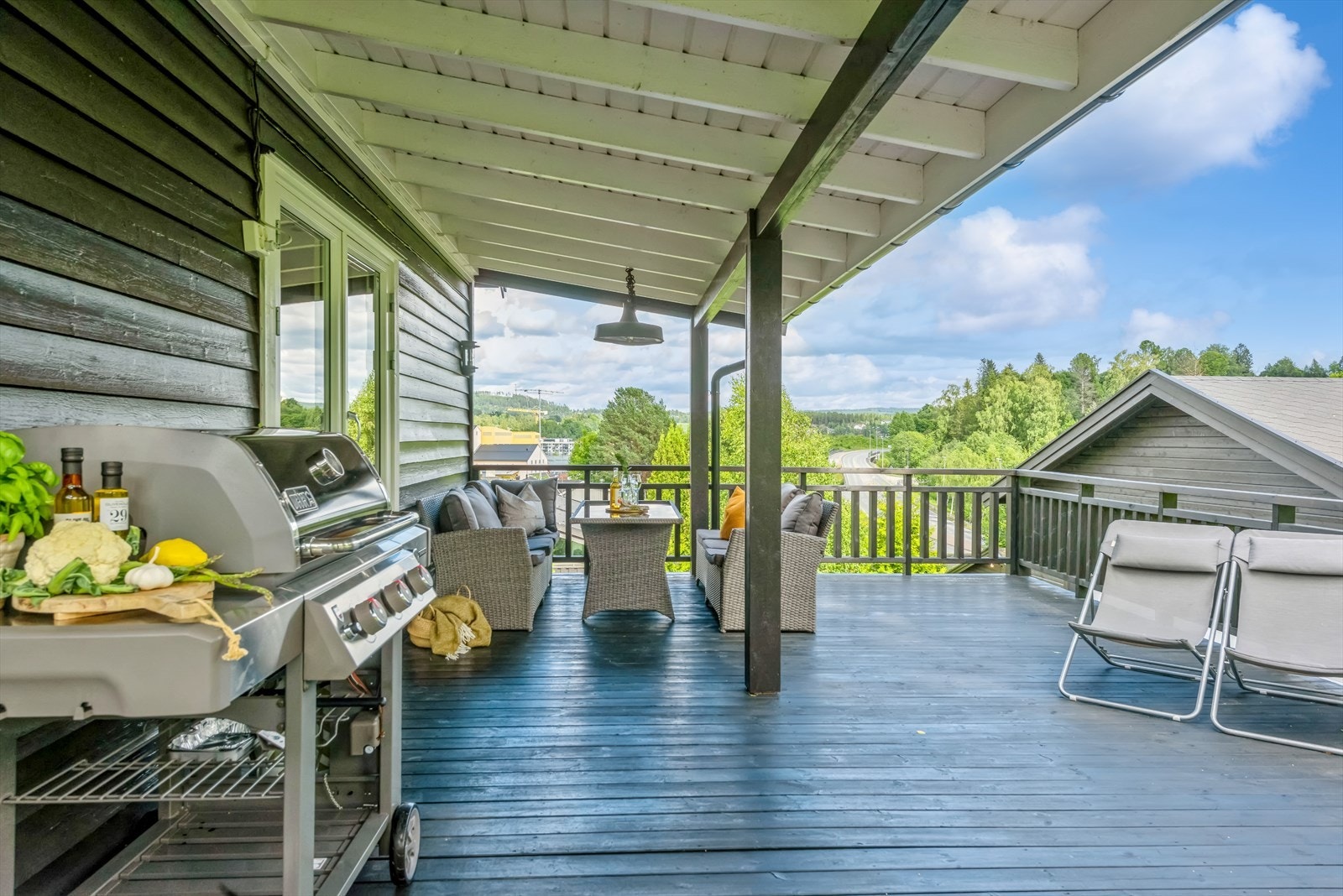 Det er kort vei til Eidsvoll sentrum Sundet, enten du vil ta bilen eller beina fatt. Galleribilde