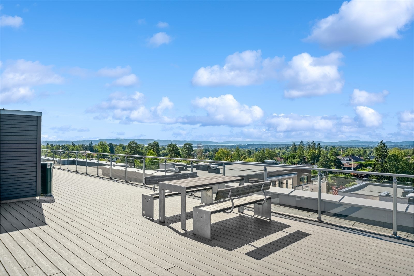 Her er det 360 graders panoramautsikt og sol hele dagen Galleribilde