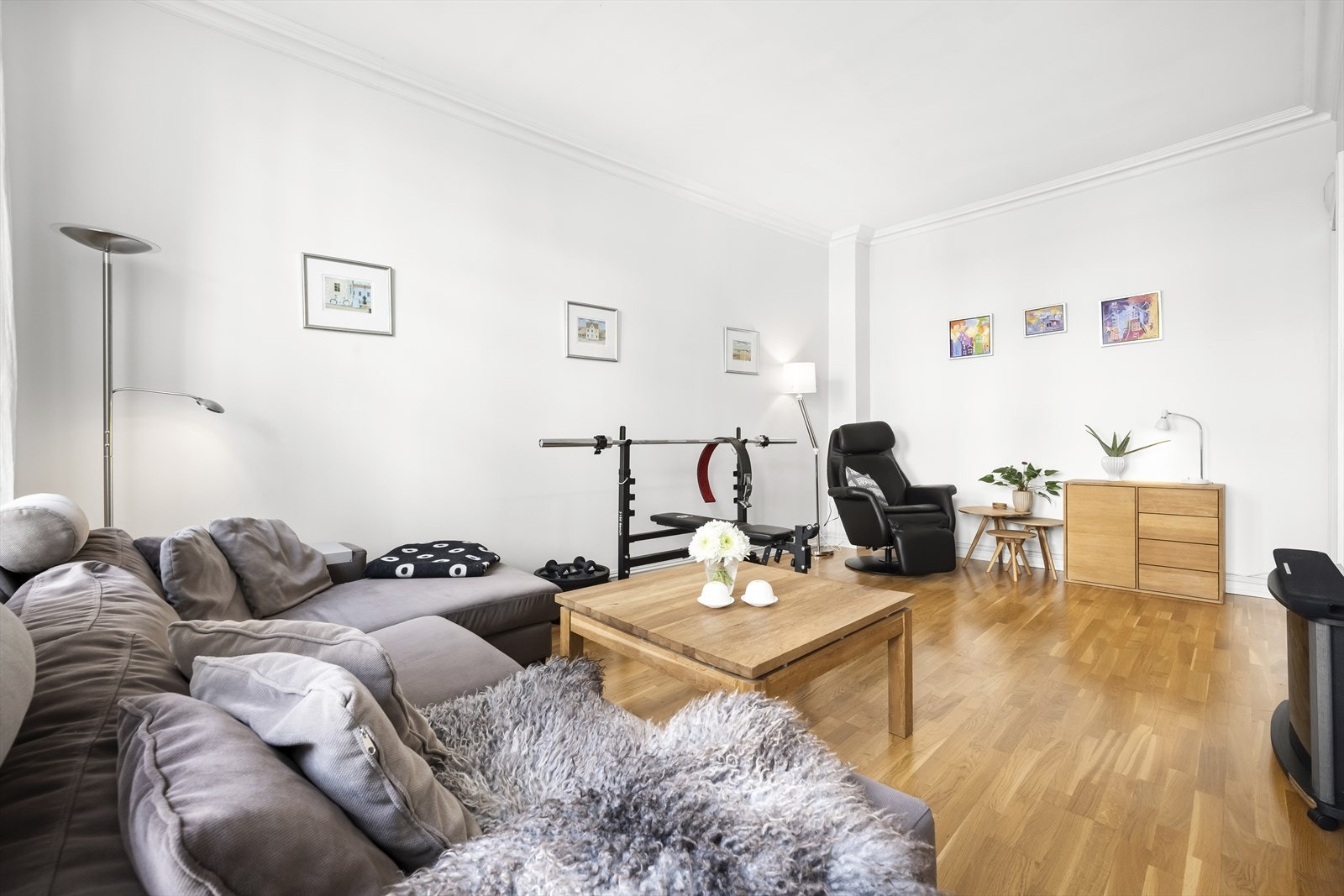 Stue har en klassisk planløsning Galleribilde