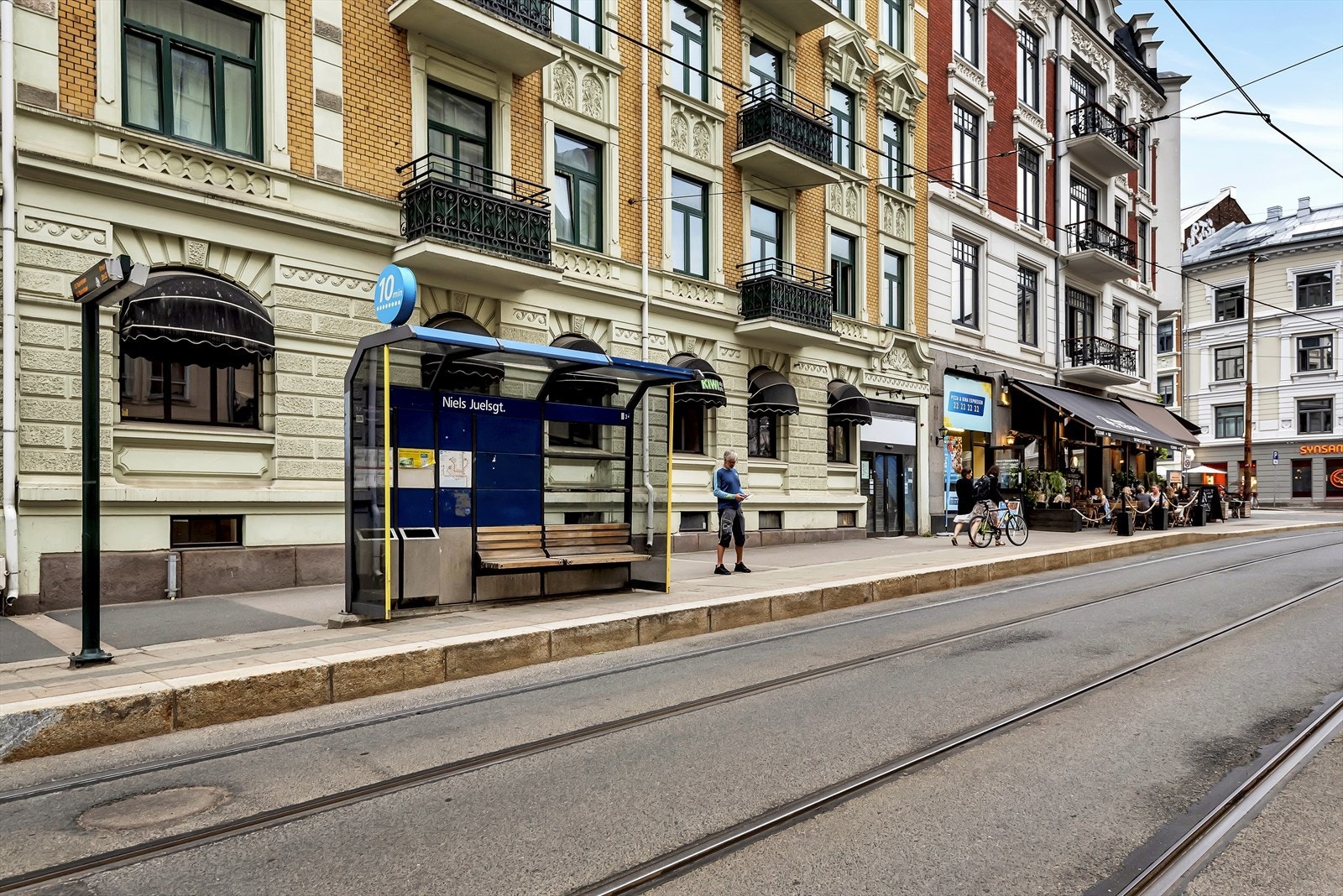 Området byr på gode kollektivmuligheter med både trikk og buss Galleribilde
