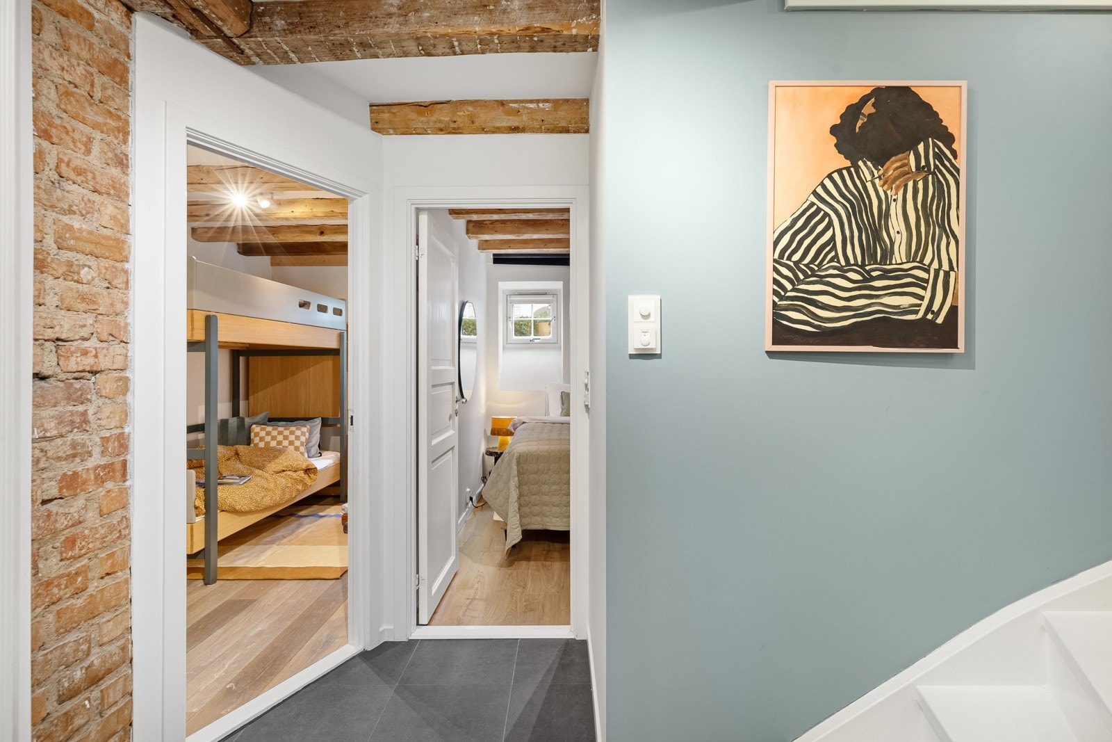 Fra trapperom mot to soverom. Galleribilde