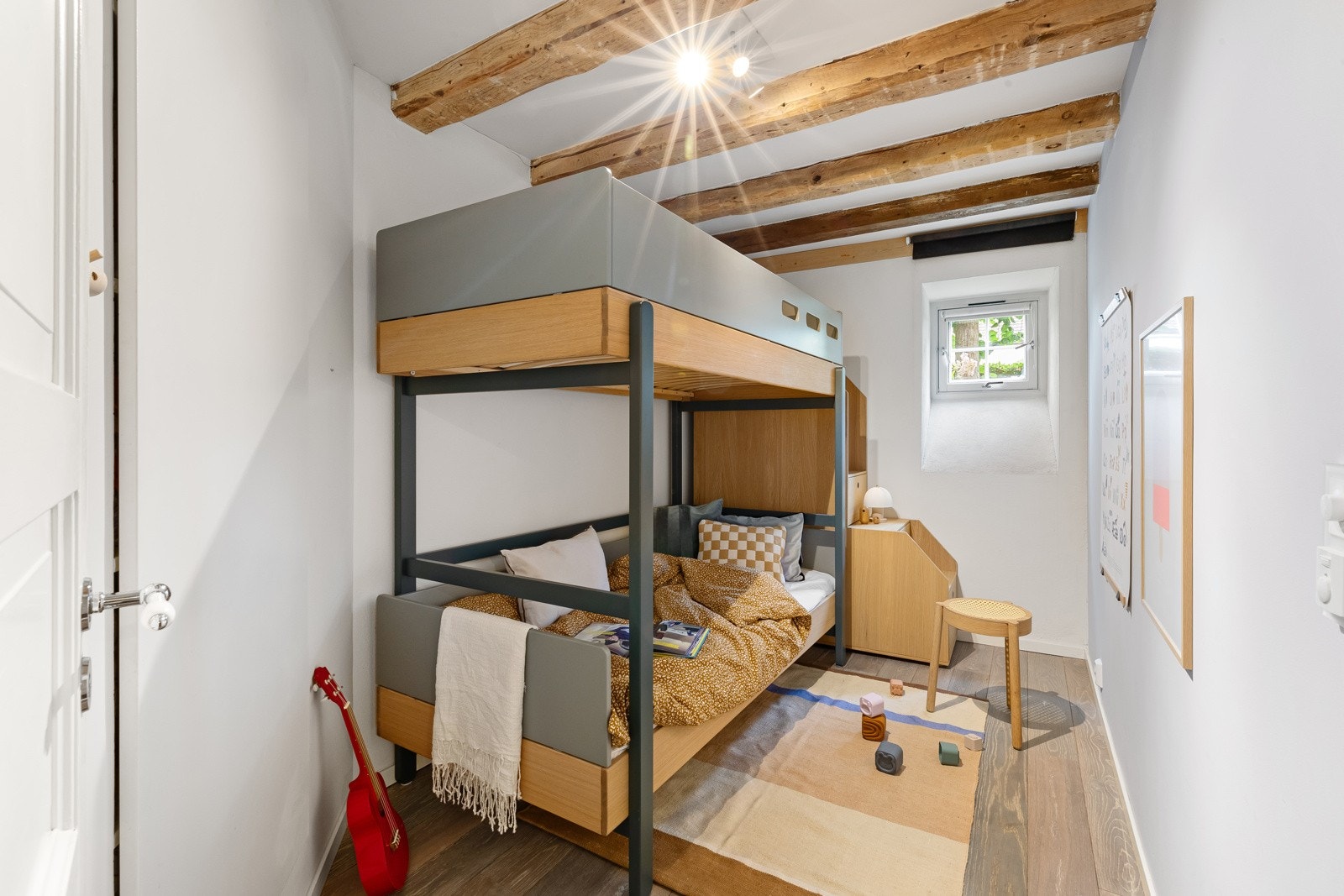 Det andre soverommet er i dag benyttet som barnerom med køyeseng for god plassutnyttelse. Galleribilde