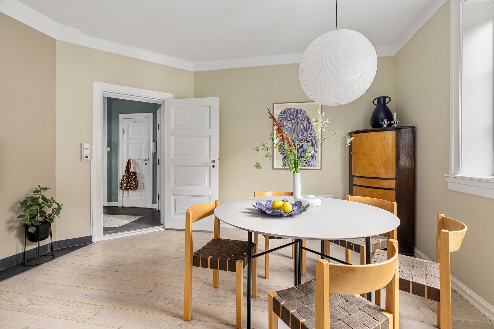 Fra kjøkken mot entré Galleribilde