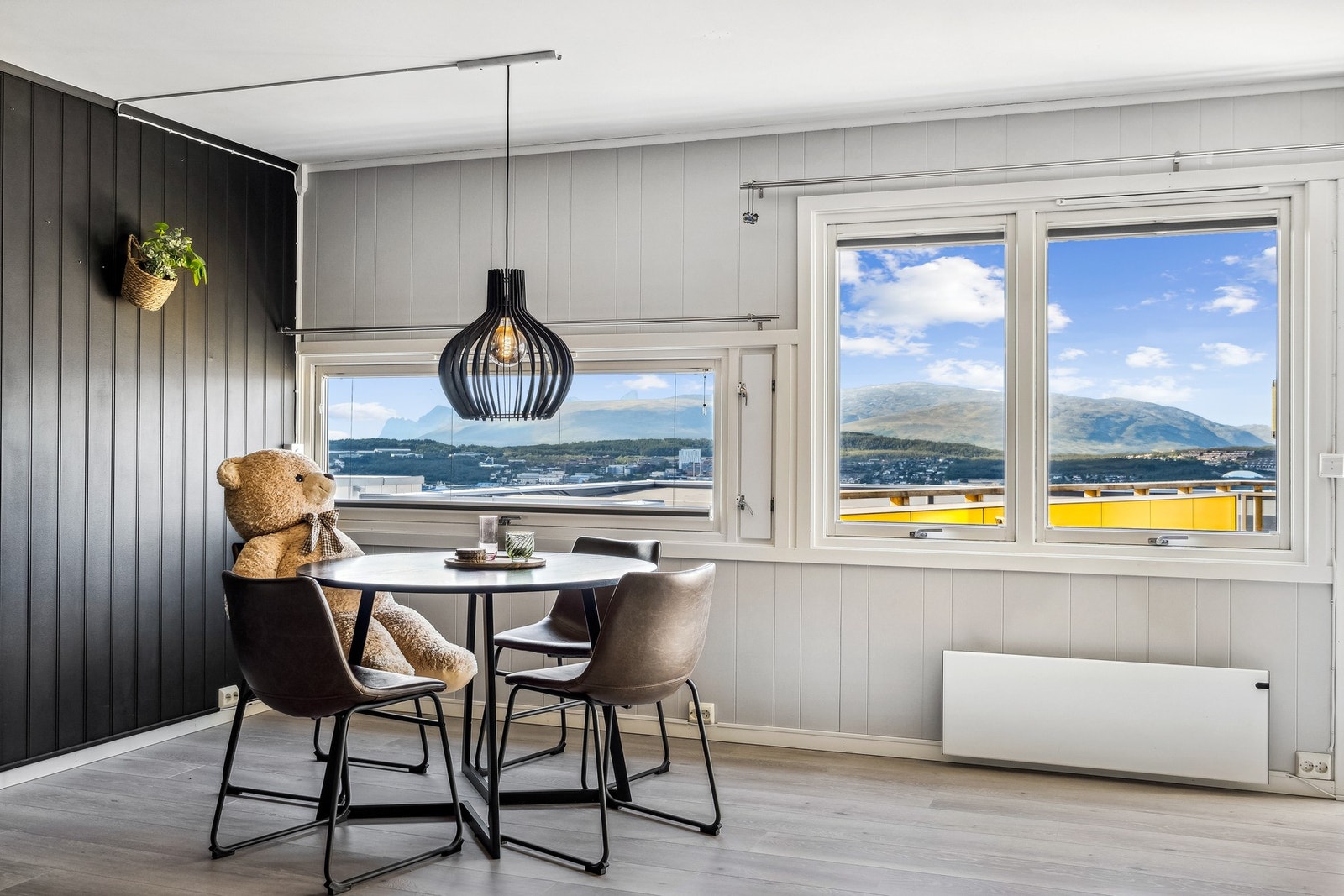 God plass til spisebord Galleribilde