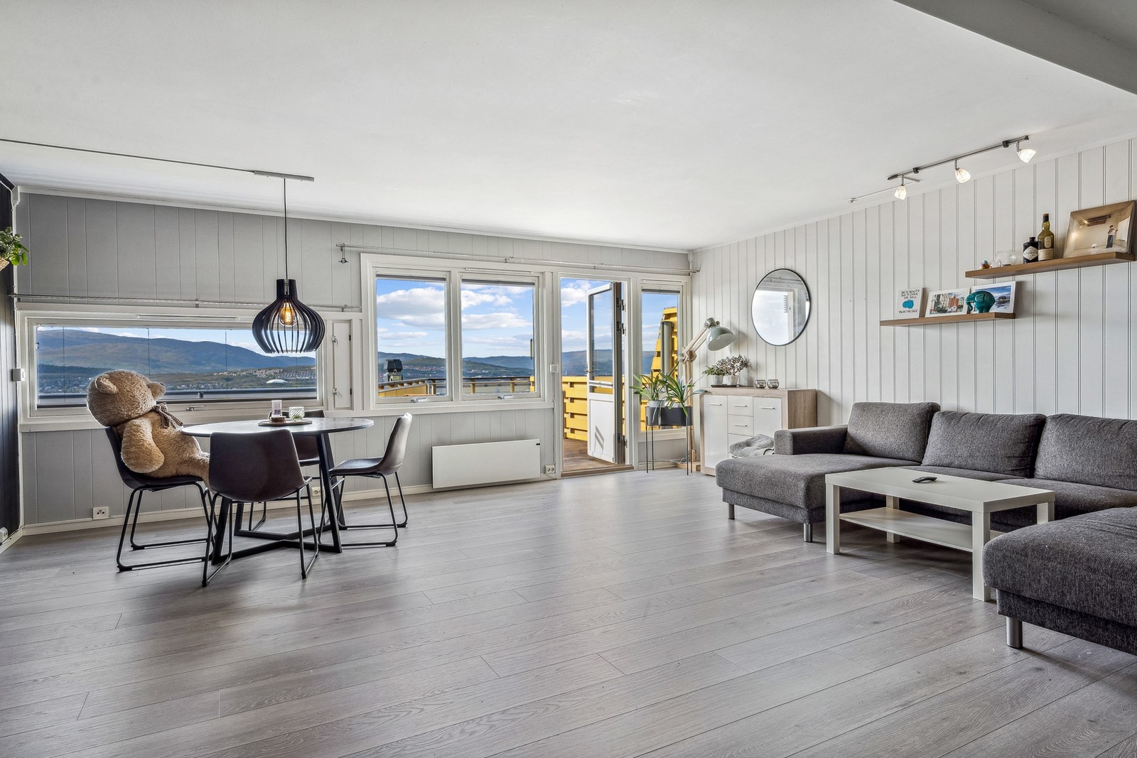 Velkommen til Planetvegen 349- En moderne 3-roms med vestvendt terrasse, panoramautsikt og garasjeplass Galleribilde
