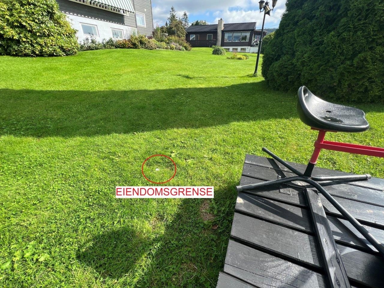 Grensemerke i sydøstre hjørne av tomten Galleribilde