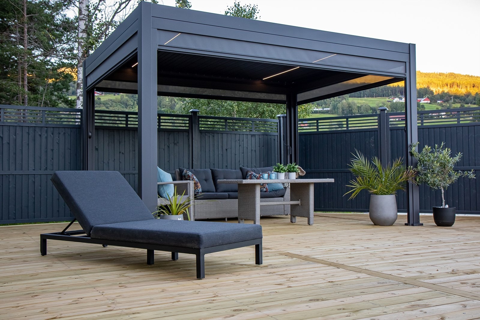 Uteområde m/pergola Galleribilde